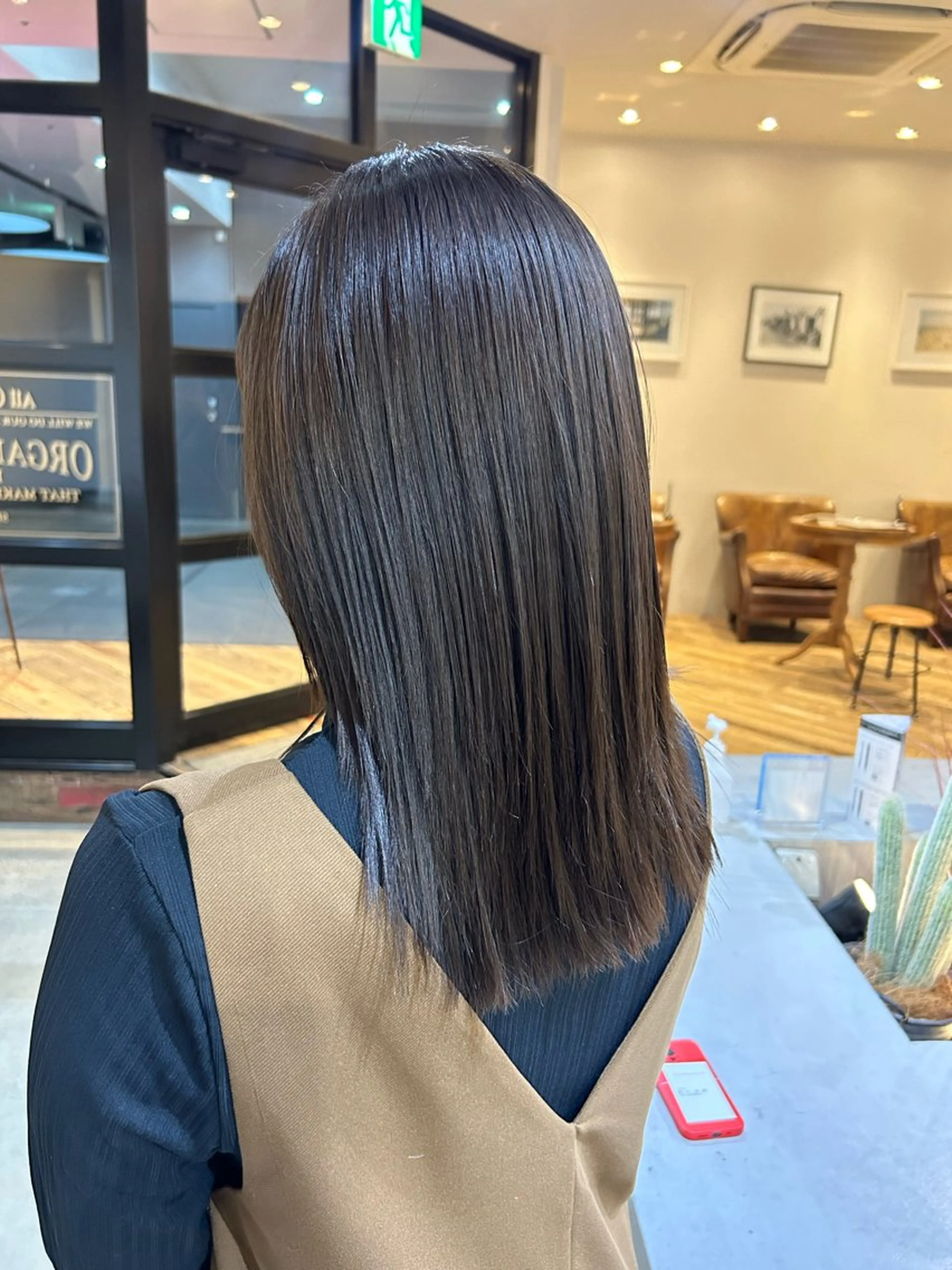 セミロング レイヤーカット 酸性ストレート カット ヘアカラー パーマ 縮毛矯正 トリートメント 艶髪/髪質改善 yukaのヘアスタイル