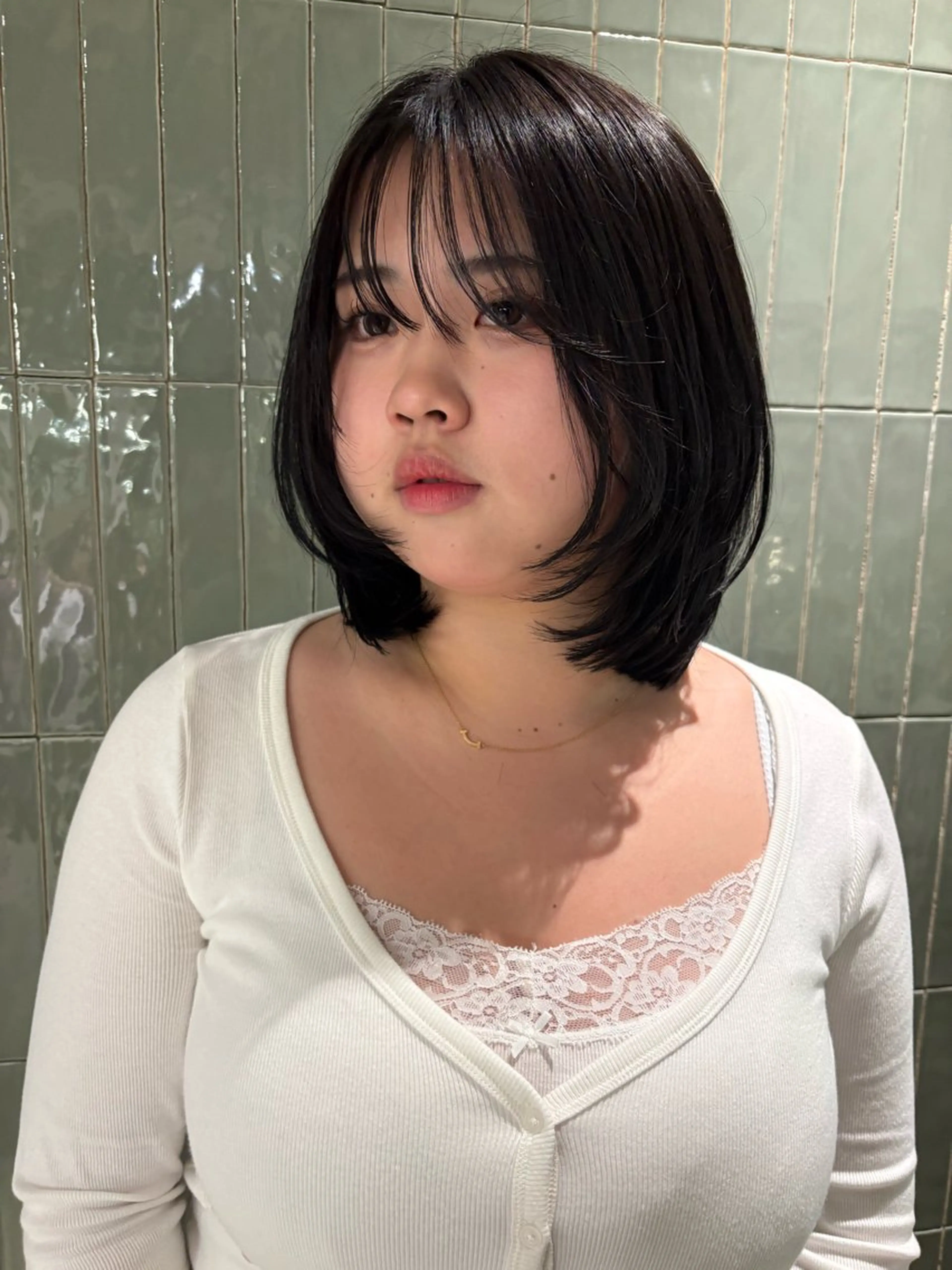 ミディアム ボブレイヤー ボブ 顔周りカット 伸ばしかけ レイヤーカット リカ/ハイトーン ・オリーブ🍀のヘアスタイル