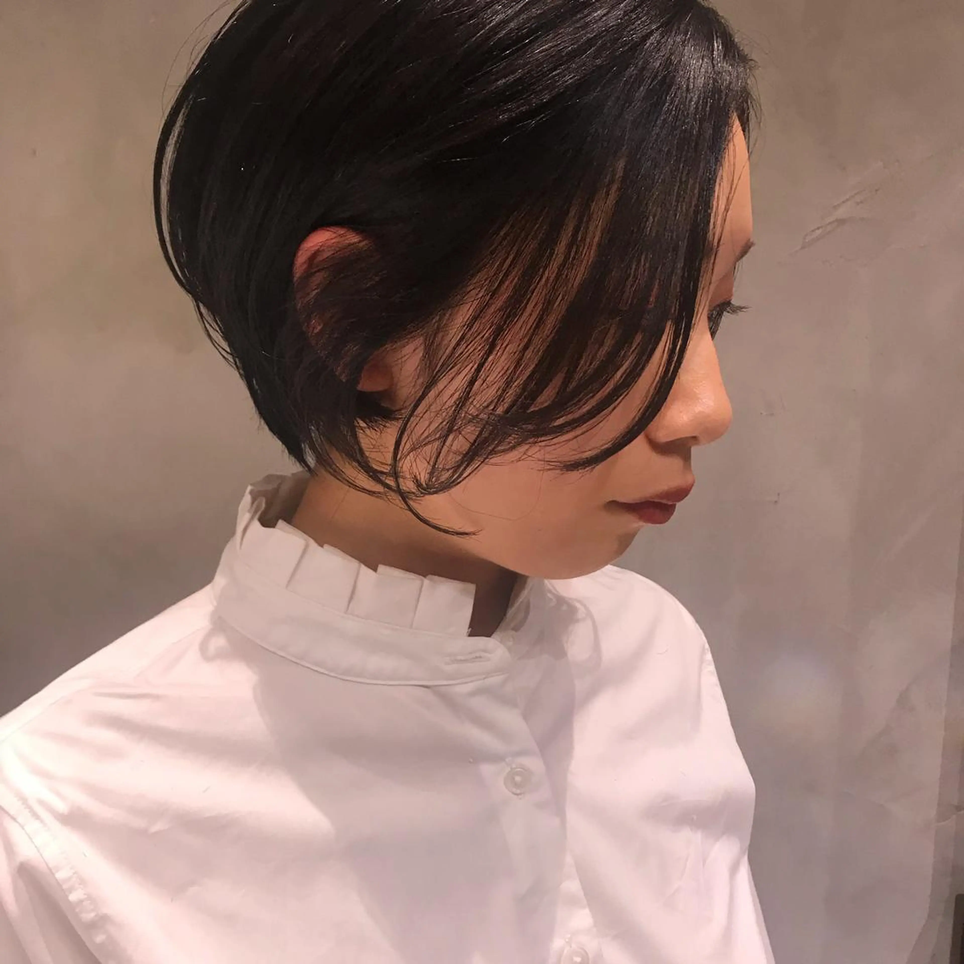 ショート ショートヘア 柔らかブラウン/顔周 りレイヤー♡ユウシのヘアスタイル