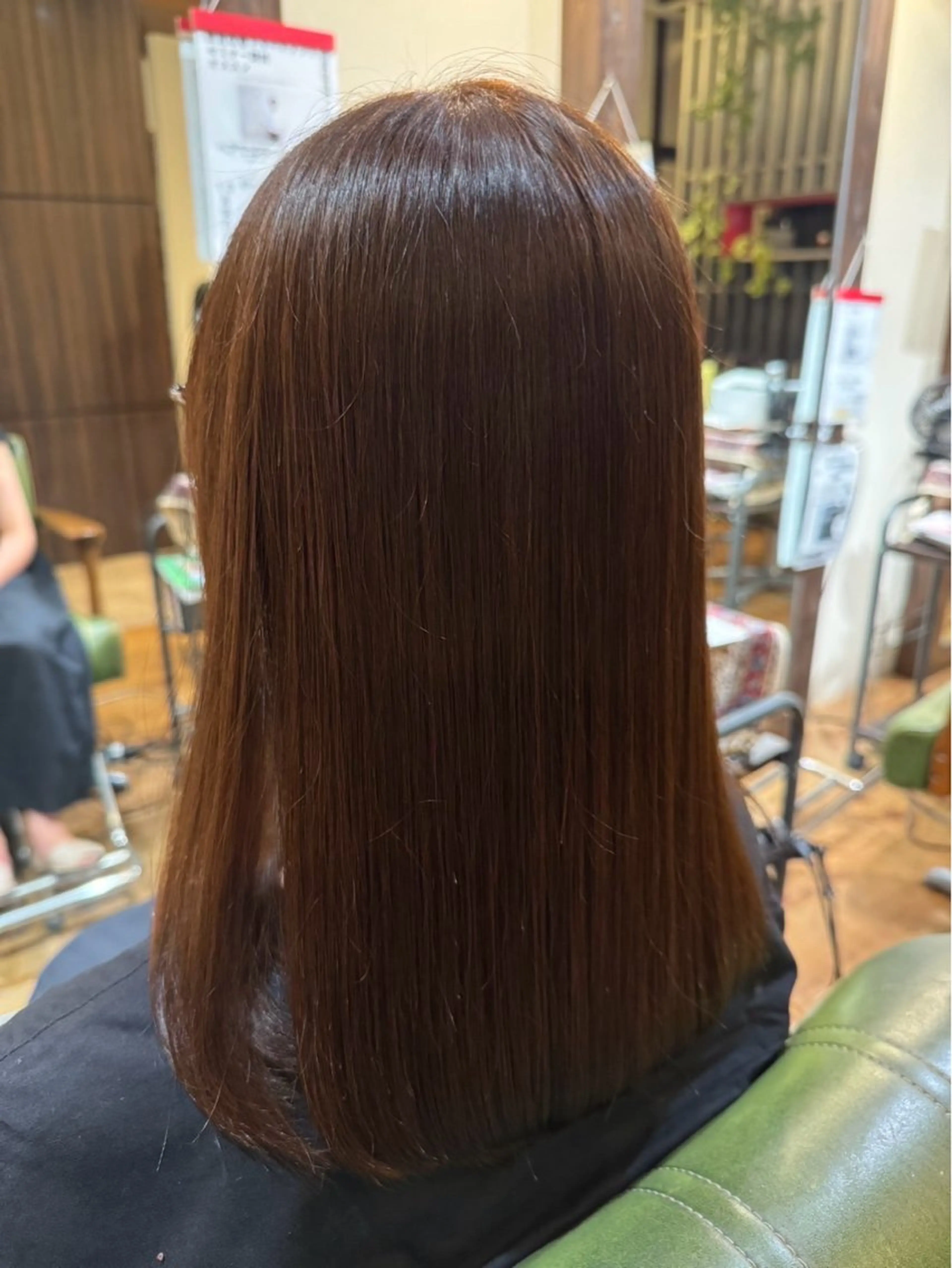 セミロング Luster Friends所属・まゆ | 艶カラー | ストレートのヘアスタイル