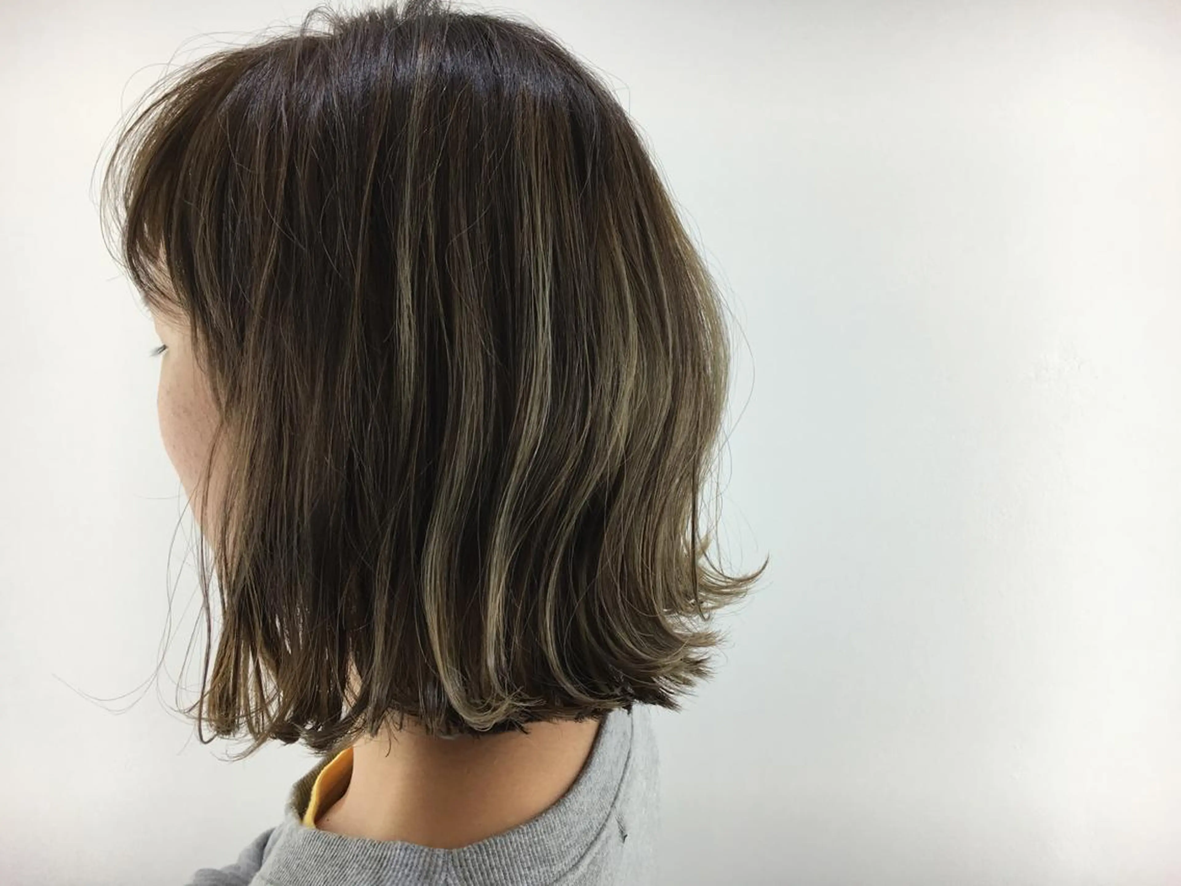 ミディアム カラー ベージュカラー ハイライトカラー ハイライト Strawberry所属・原田 志保のヘアスタイル