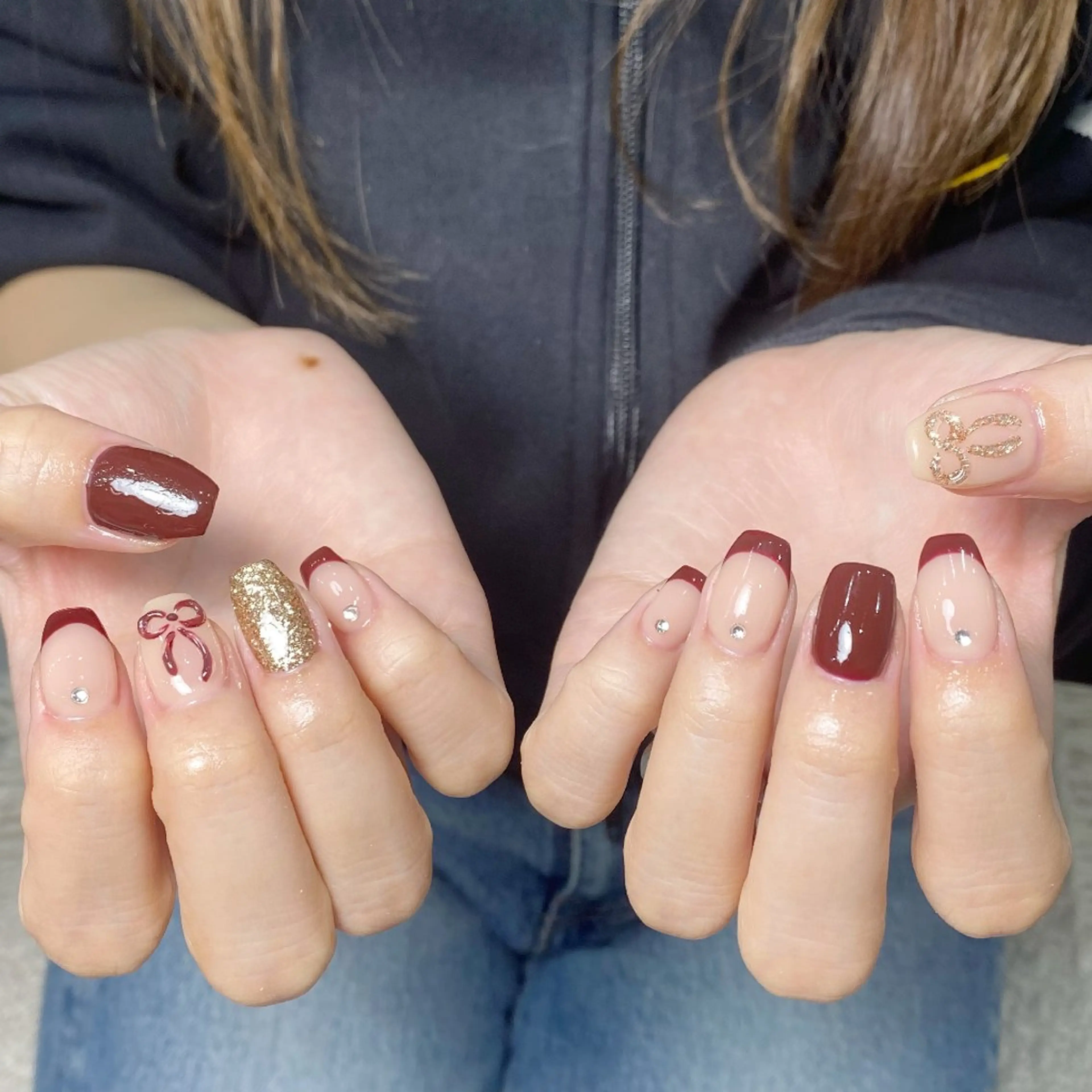 ネイル チークネイル 長さ出し フレンチネイル ジェルネイル キラキラネイル ハンドネイル UM Nail Salonのネイルデザイン