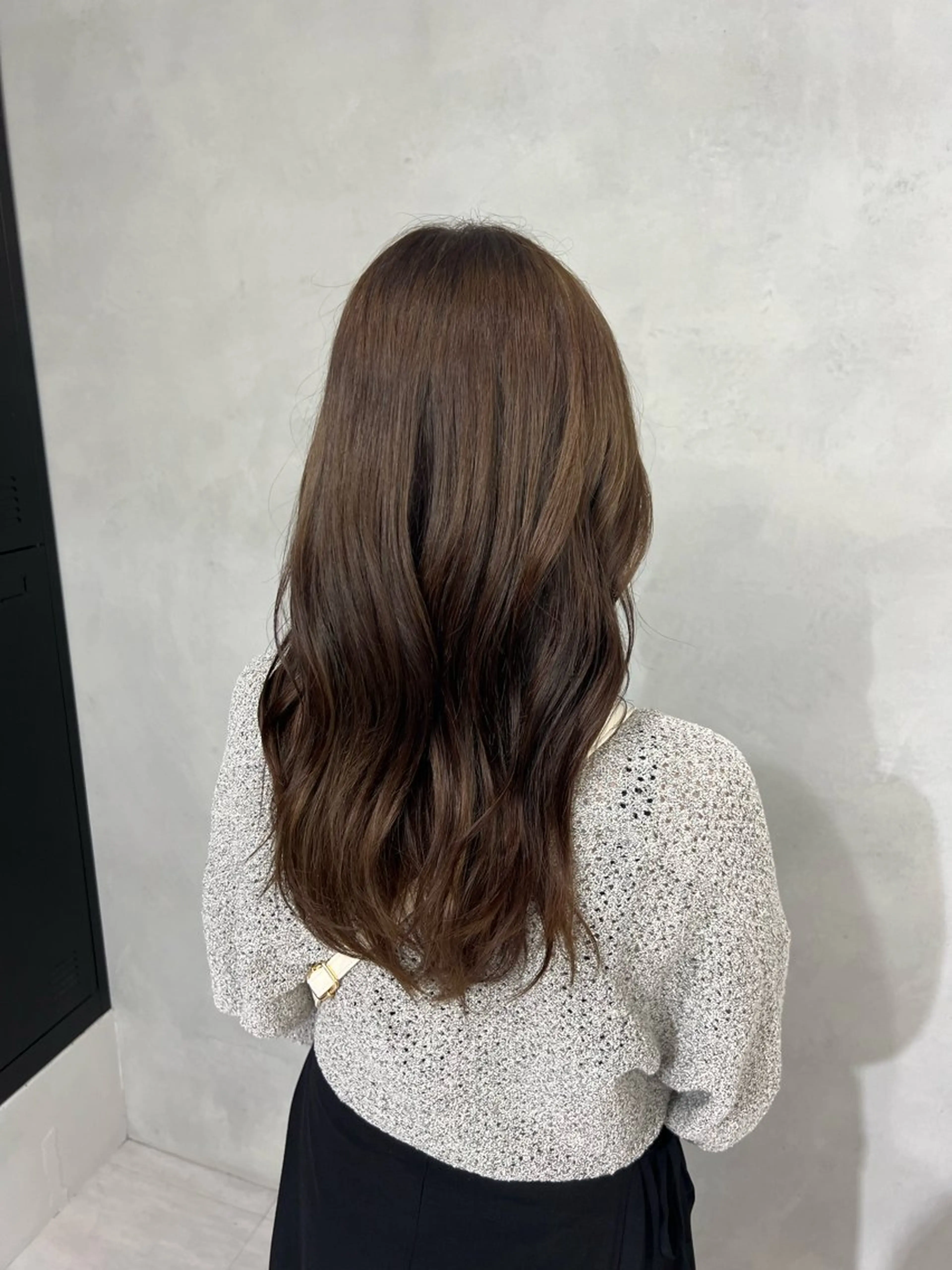 ロング カラー 小森聖奈 韓国風レイヤーカットのヘアスタイル