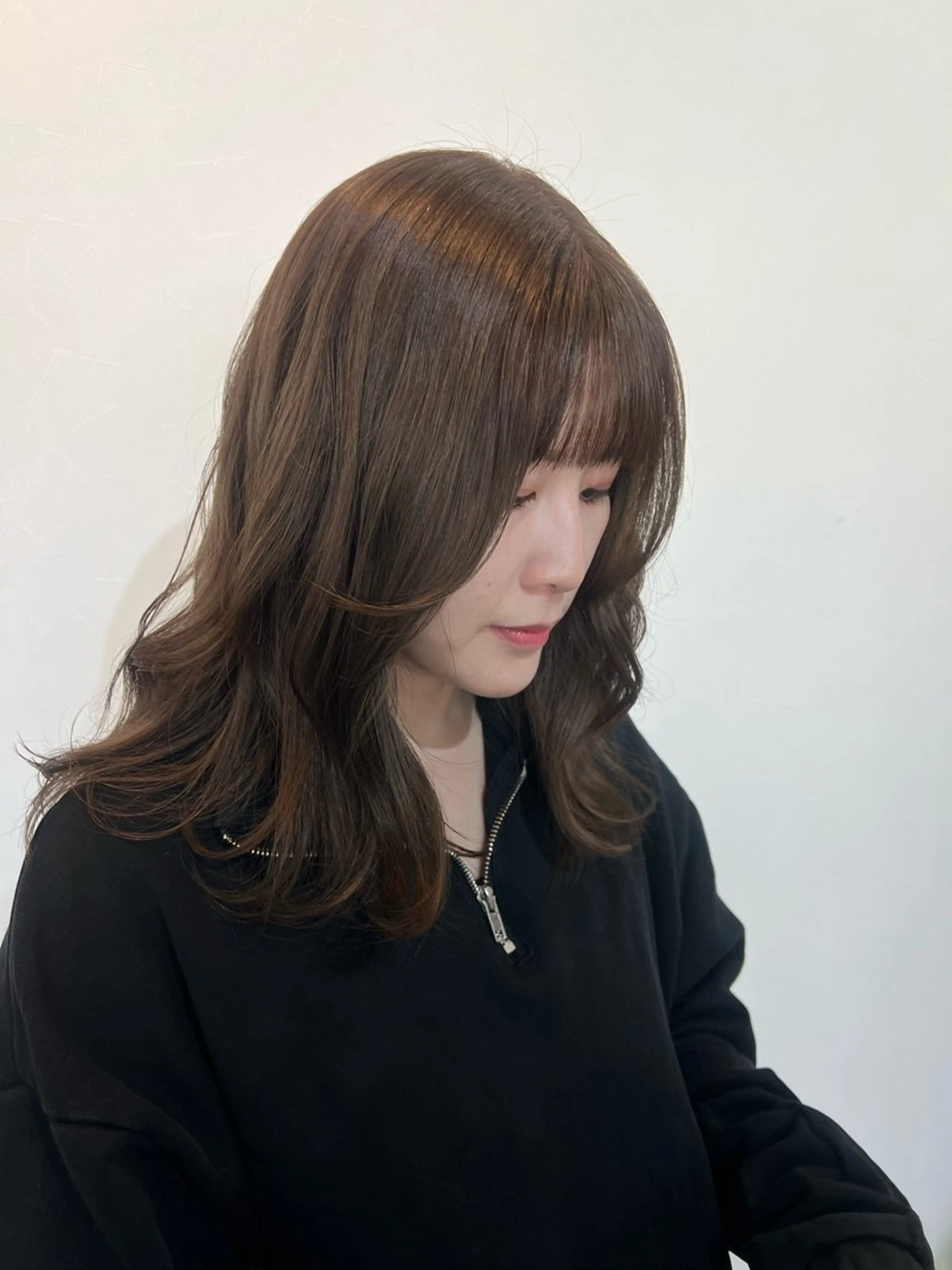 ミディアム ヘアカラー カドムラ モエのヘアスタイル