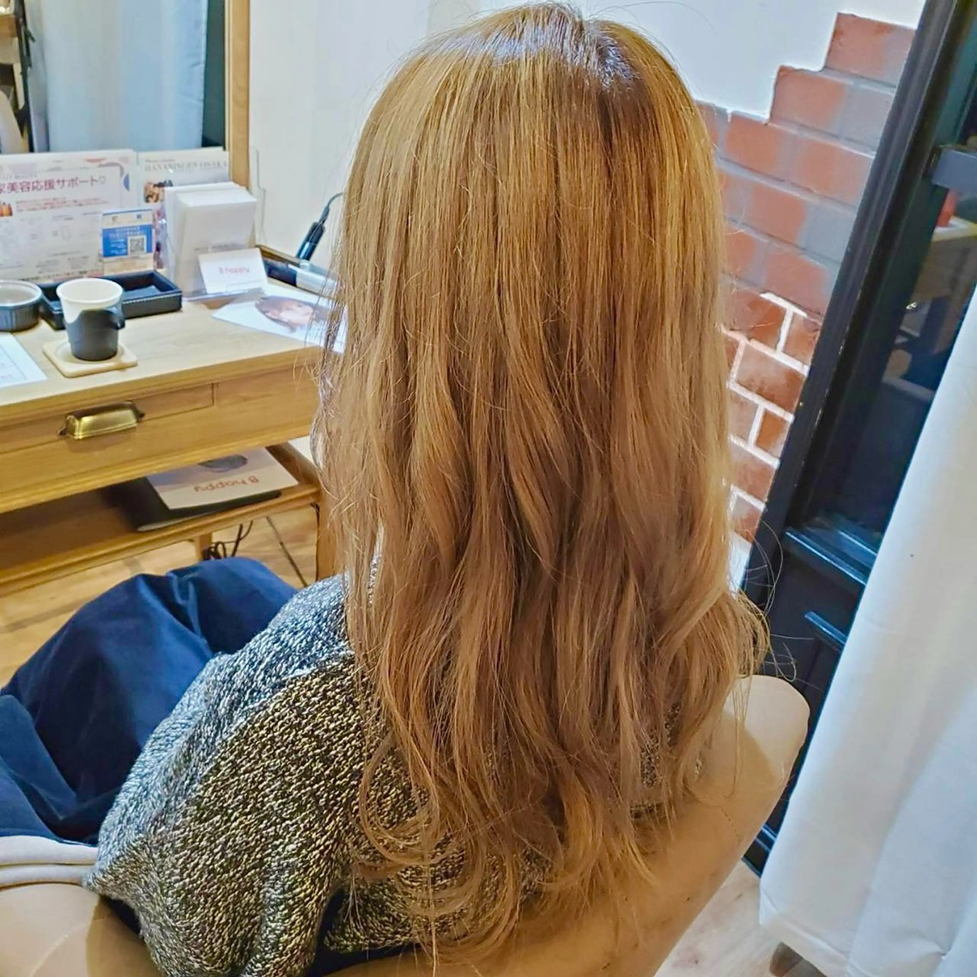 ロング ヘアカラー 高口 小春のヘアスタイル