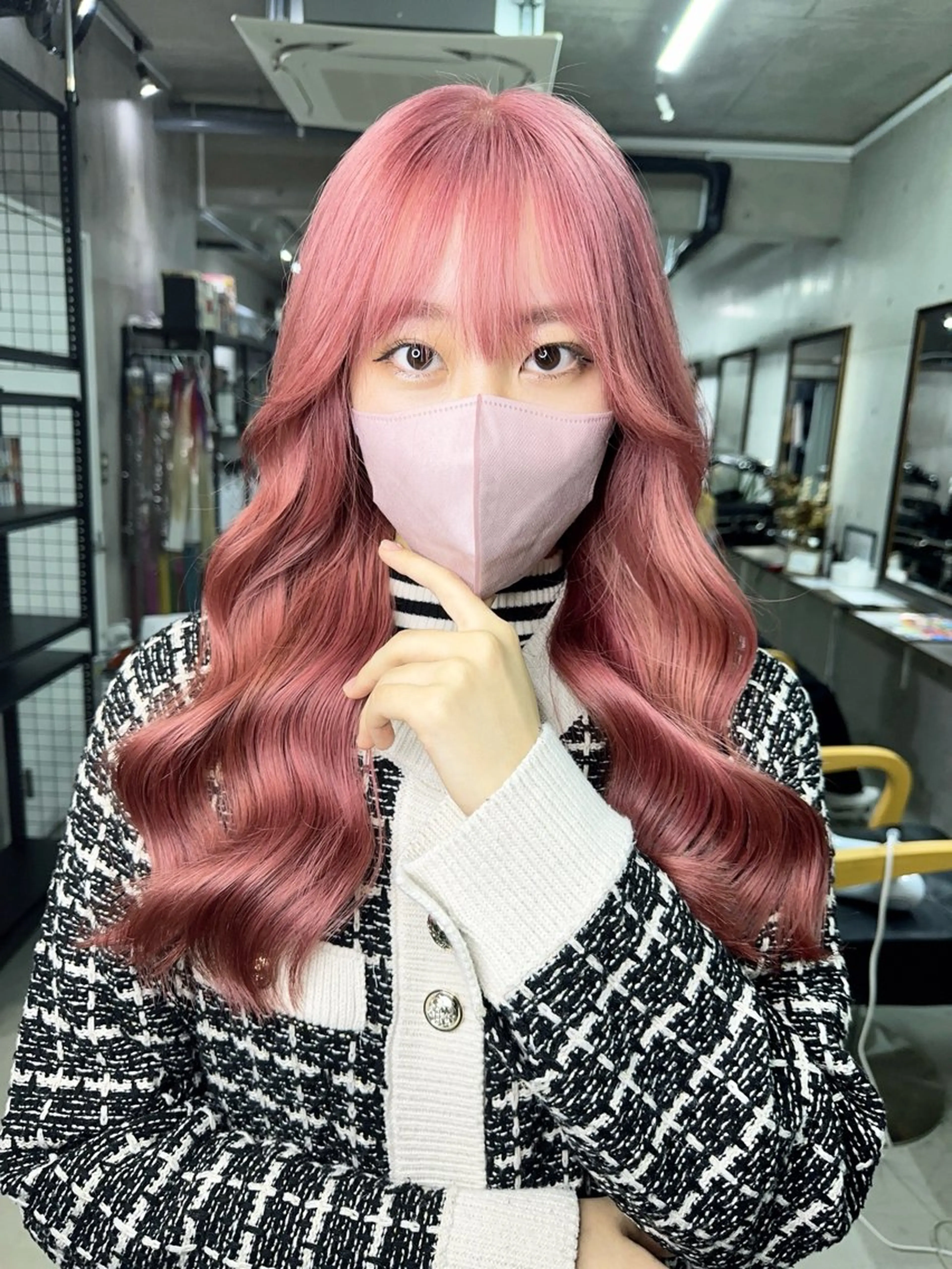 カラー ブリーチ ピンクカラー ヘアカラー トリートメント 名古屋のピンク好き かずくん🦩のヘアスタイル