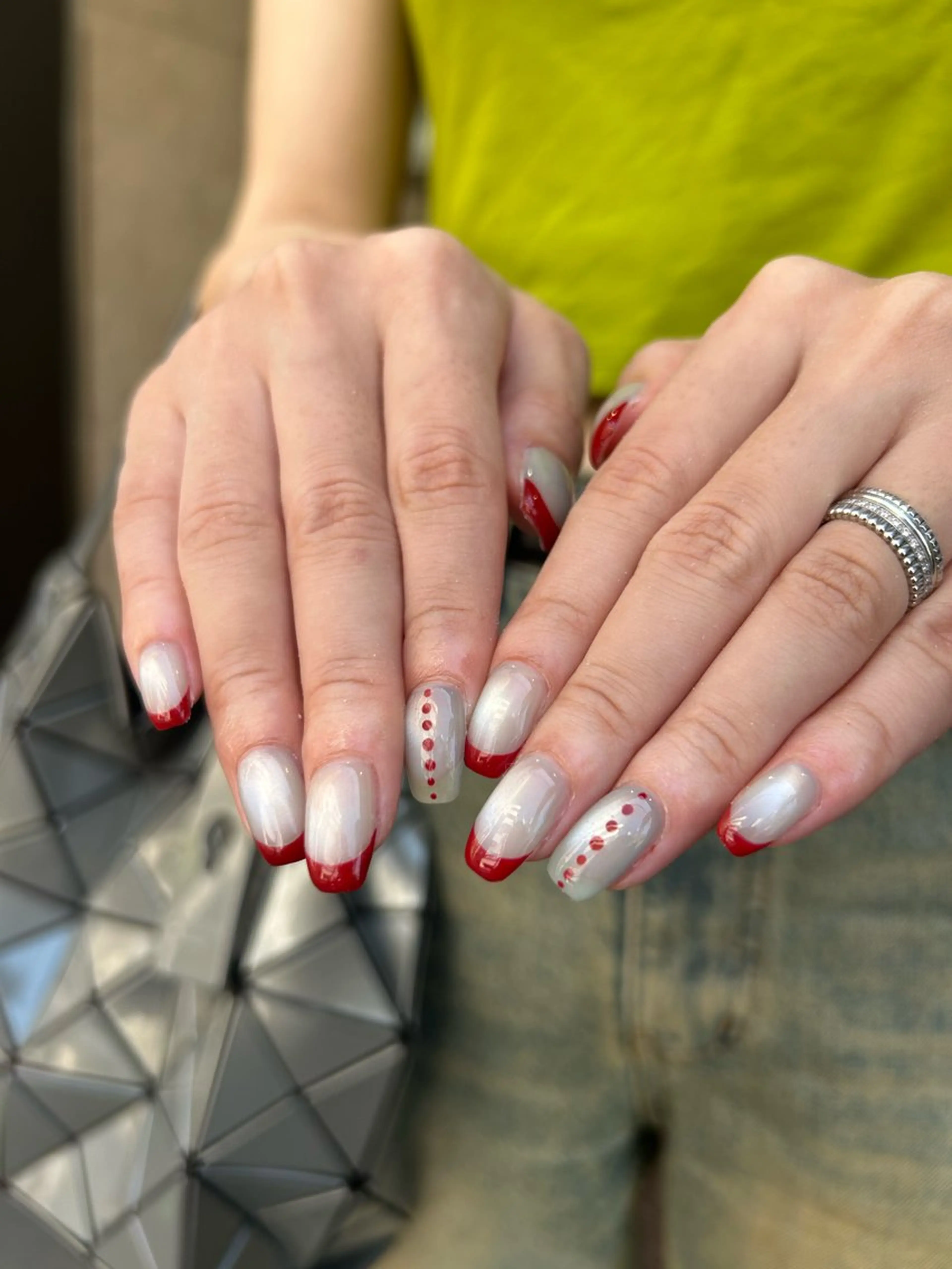 ネイル フレンチネイル マグネットネイル 赤色 シンプルネイル Yuni.所属・sakae yurinaのネイルデザイン