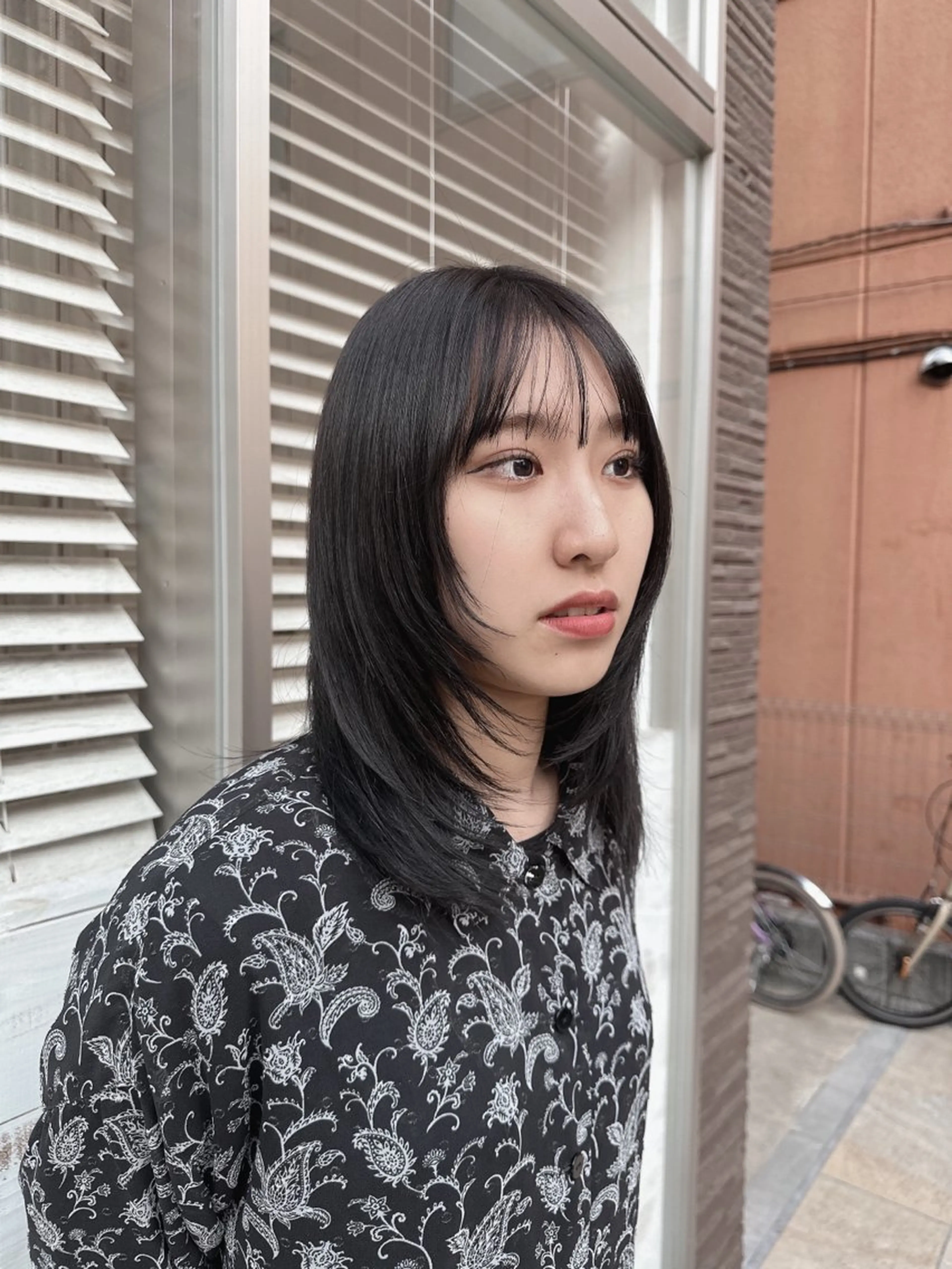 ミディアム カラー 黒髪 ハイトーンカラー 顔周りカット レイヤーカット ROIS渋谷【ロイス】所属・高橋大樹/グレージュ /ベージュ/美髪のヘアスタイル