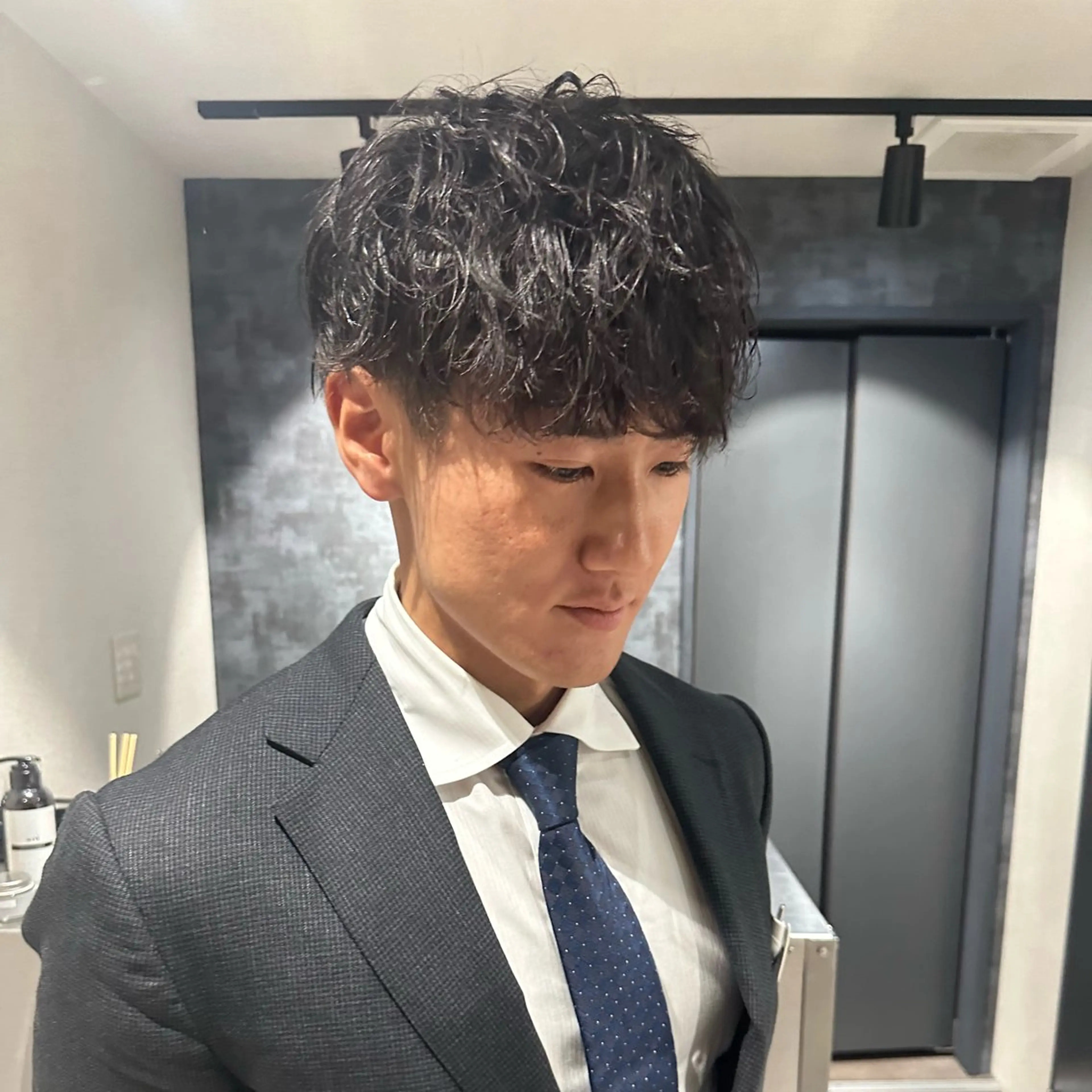 ショート パーマ メンズ 波巻きパーマ SALOWIN 原宿 iori所属・🌟原宿指名No.1 センターパート⭐️のヘアスタイル