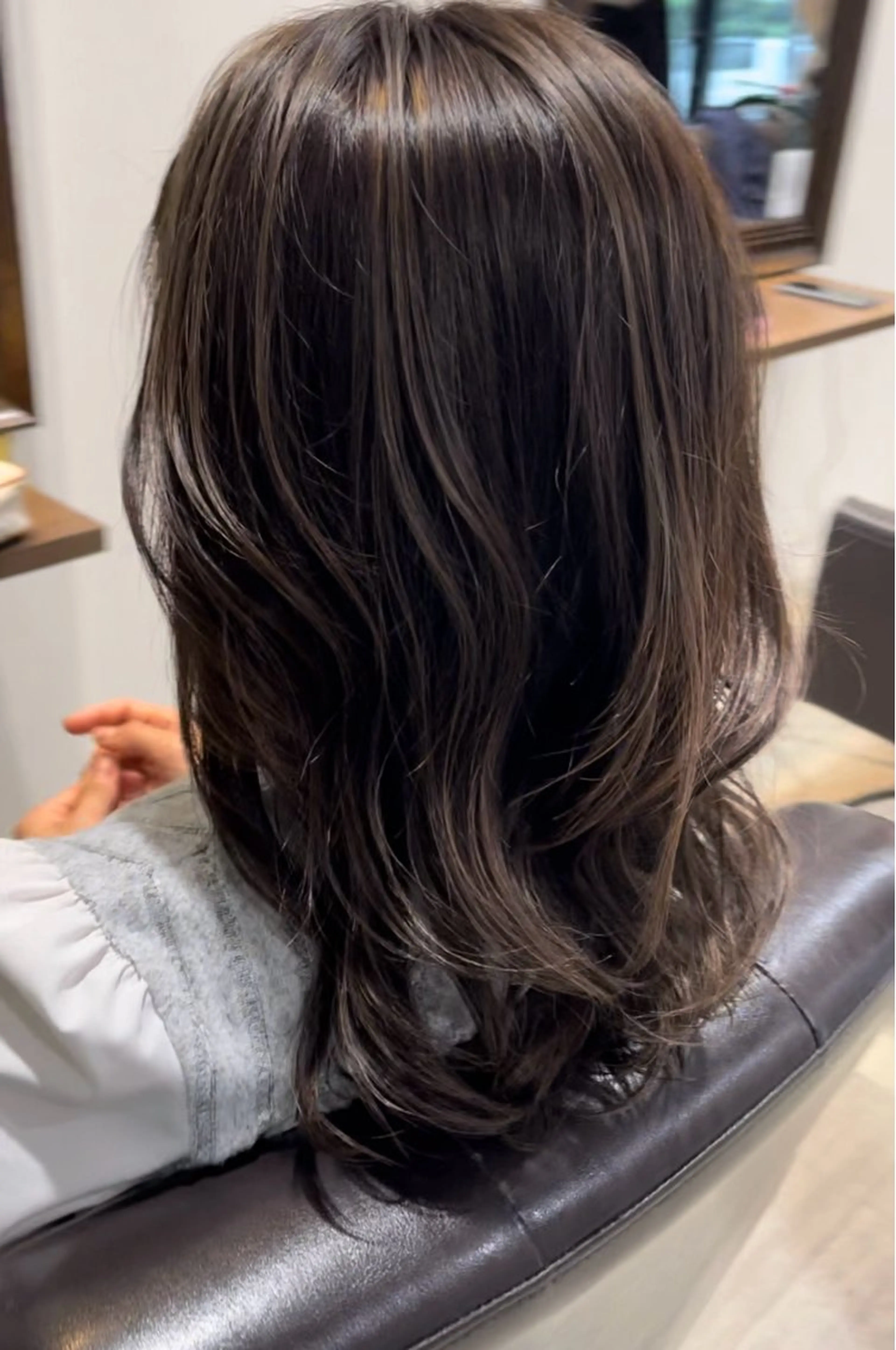 ロング ハイライト VARMA 江坂店所属・藤田 綾佳のヘアスタイル