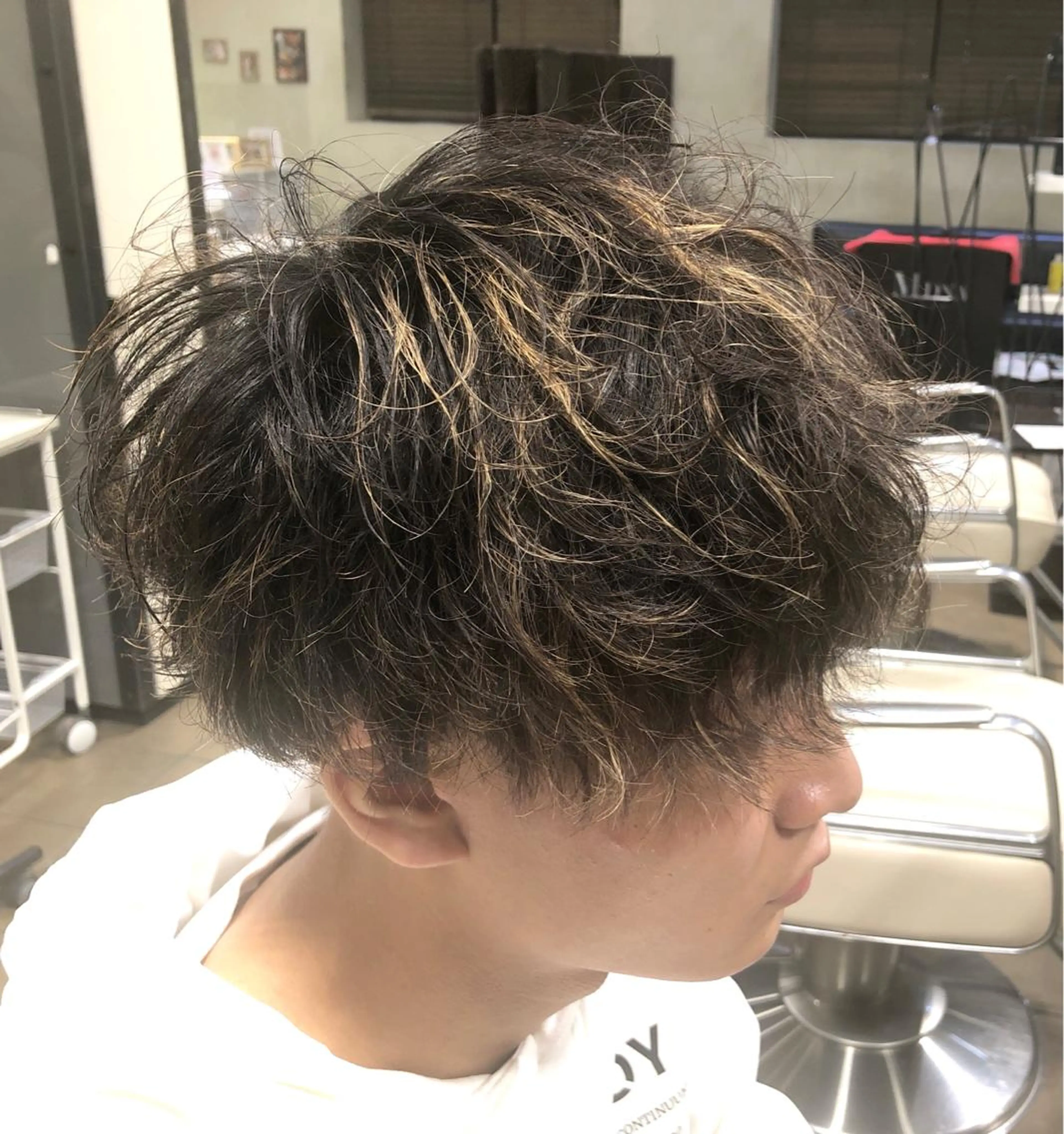 パーマ メンズ メンズパーマ ツイストスパイラルパーマ スパイラルパーマ メンズ レイヤー ウルフ 弓木啓輔のヘアスタイル