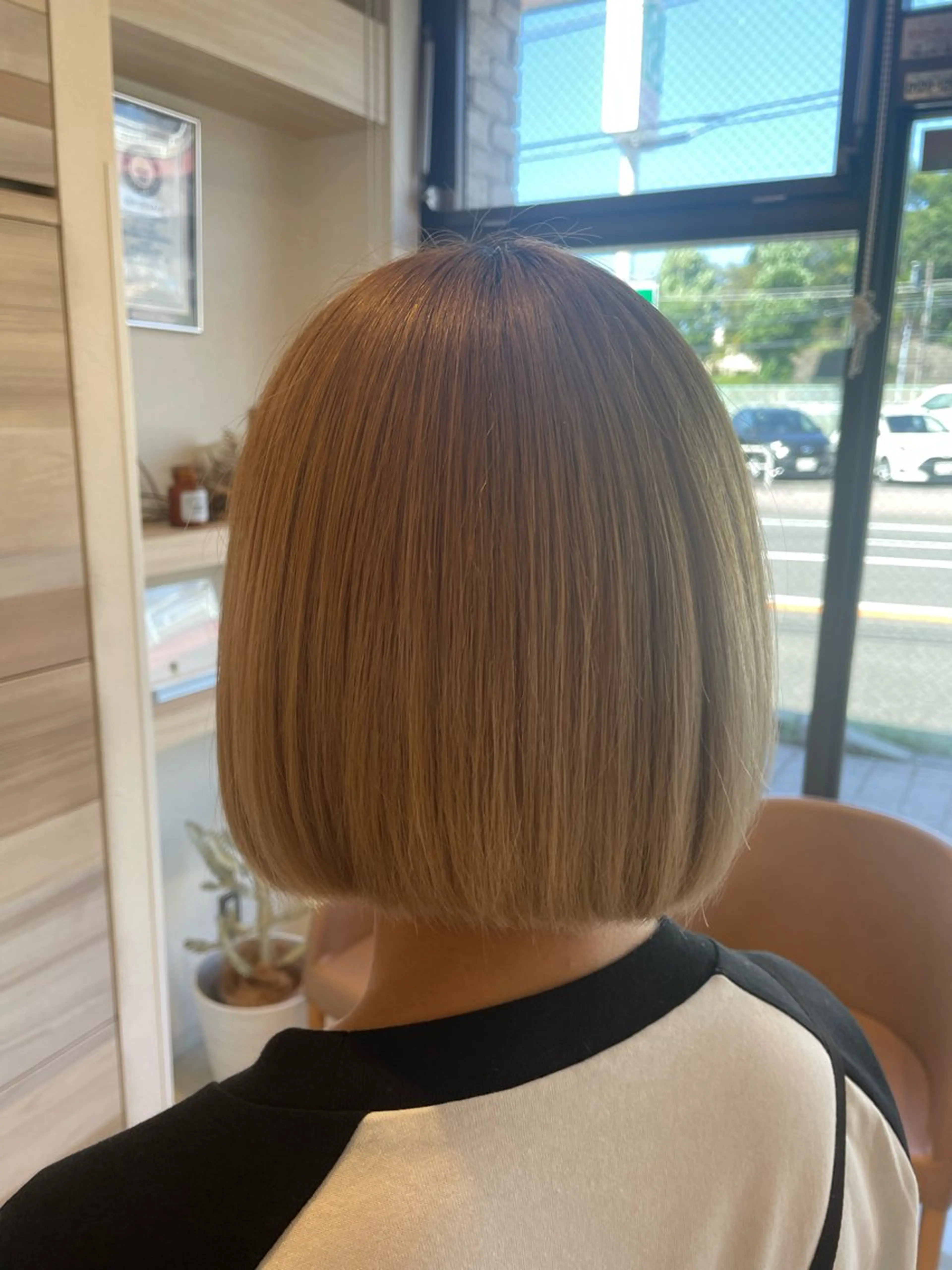 ショート カラー ハイトーン🌈✨️ 吉村美沙季のヘアスタイル