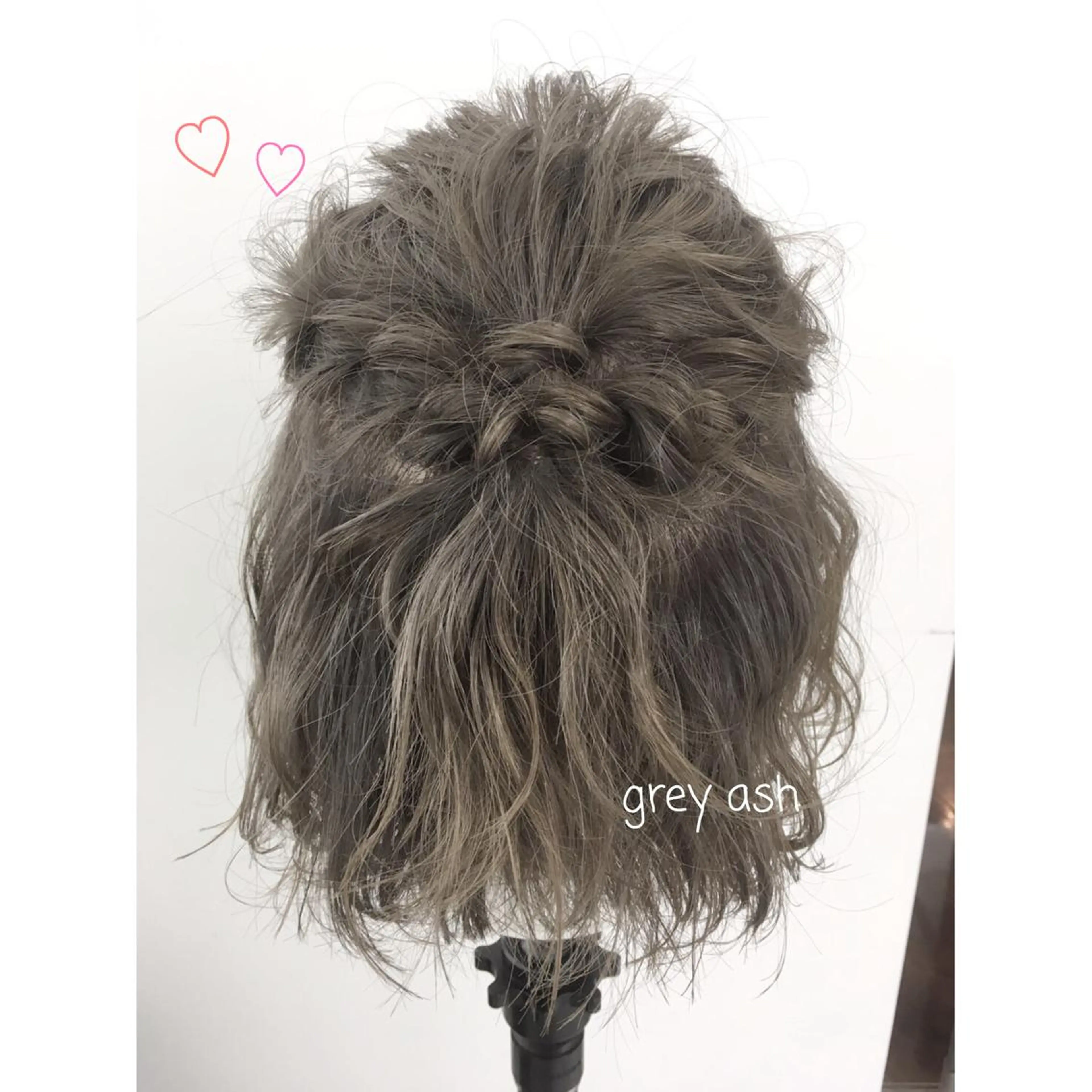 ミディアム カラー ヘアアレンジ アッシュ ブリーチ 透明感カラー シアーベージュニスト 🥣大石亜里紗のヘアスタイル