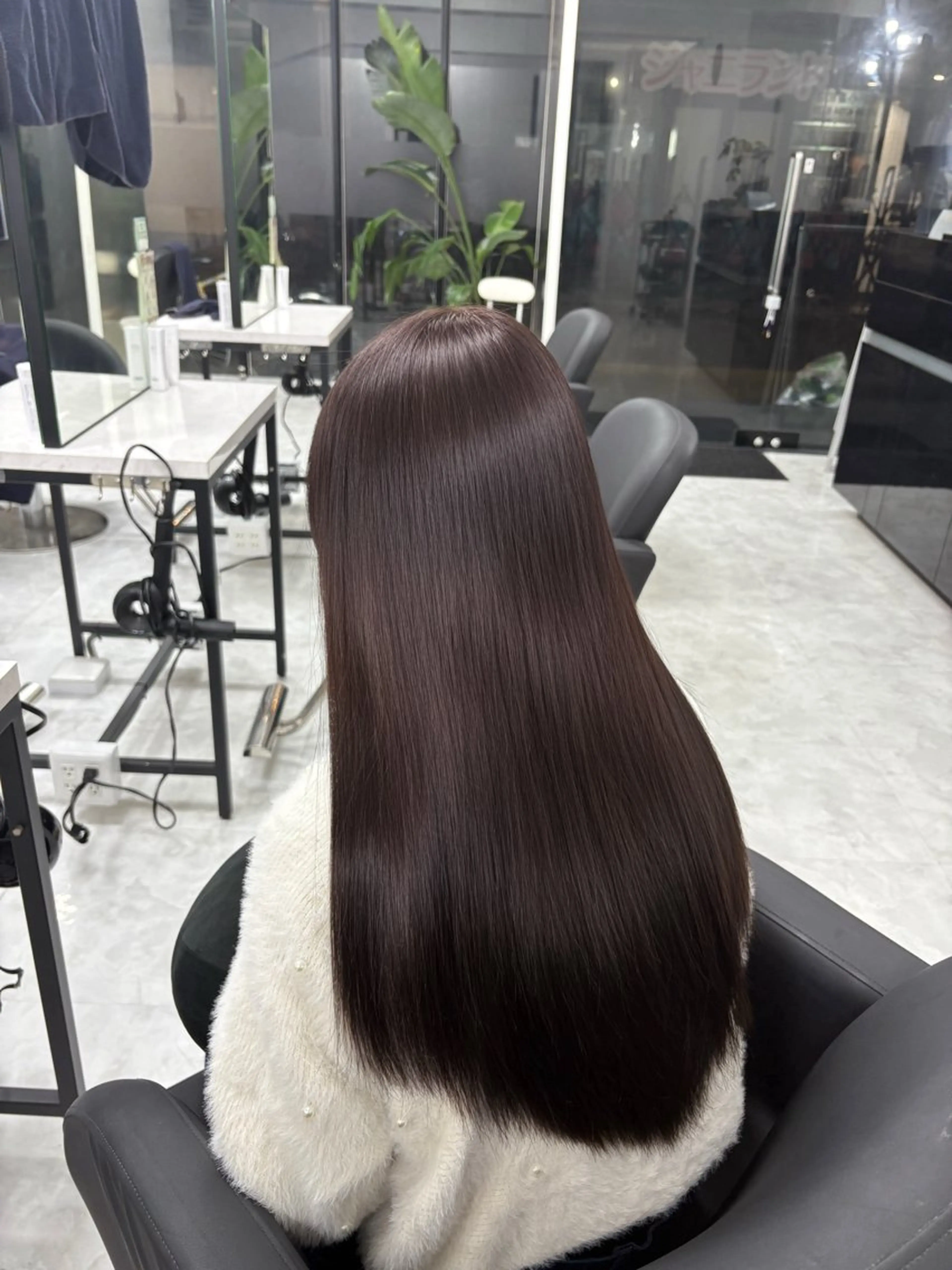 ロング 縮毛矯正 辻 奈々のヘアスタイル