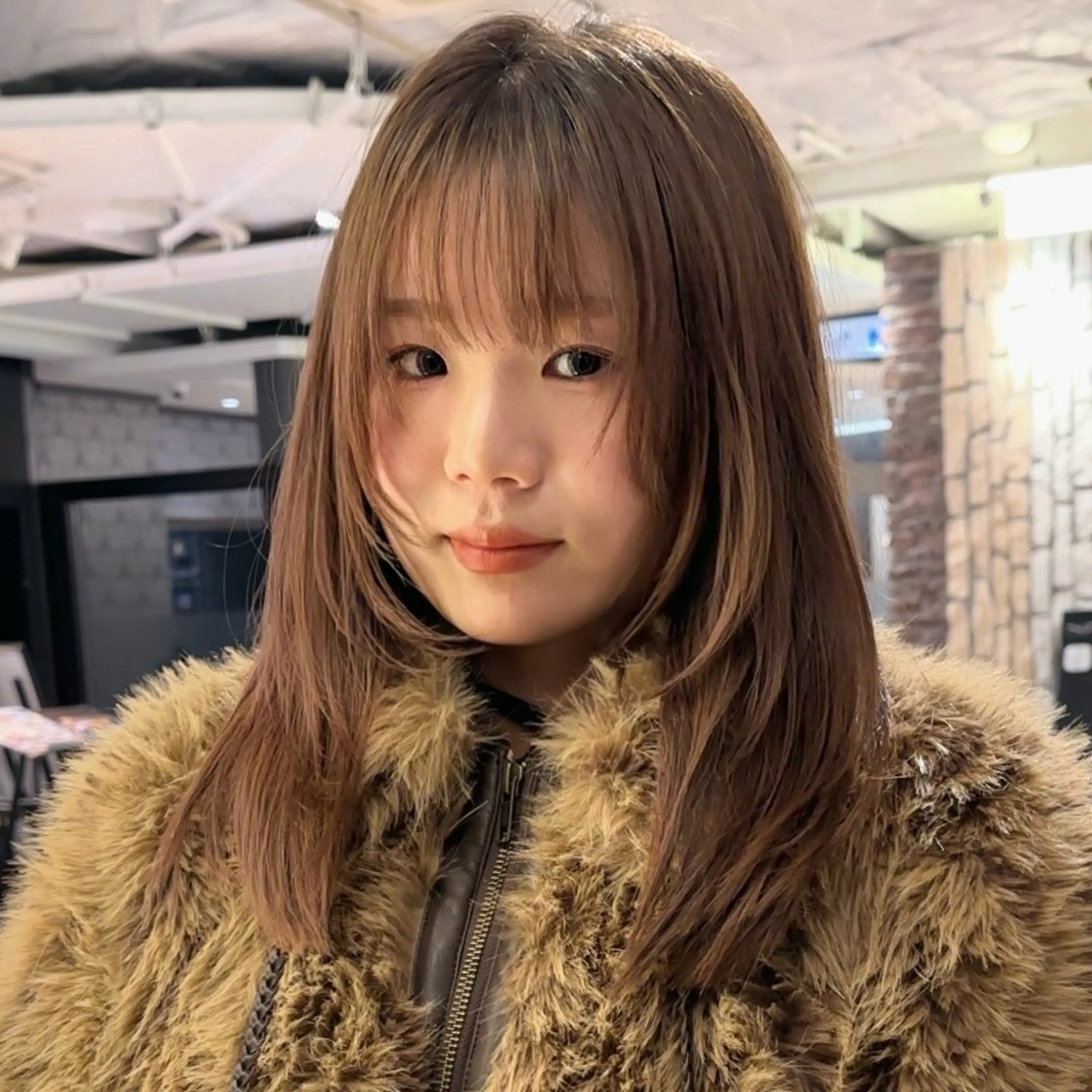 ミディアム 岸本 理希のヘアスタイル