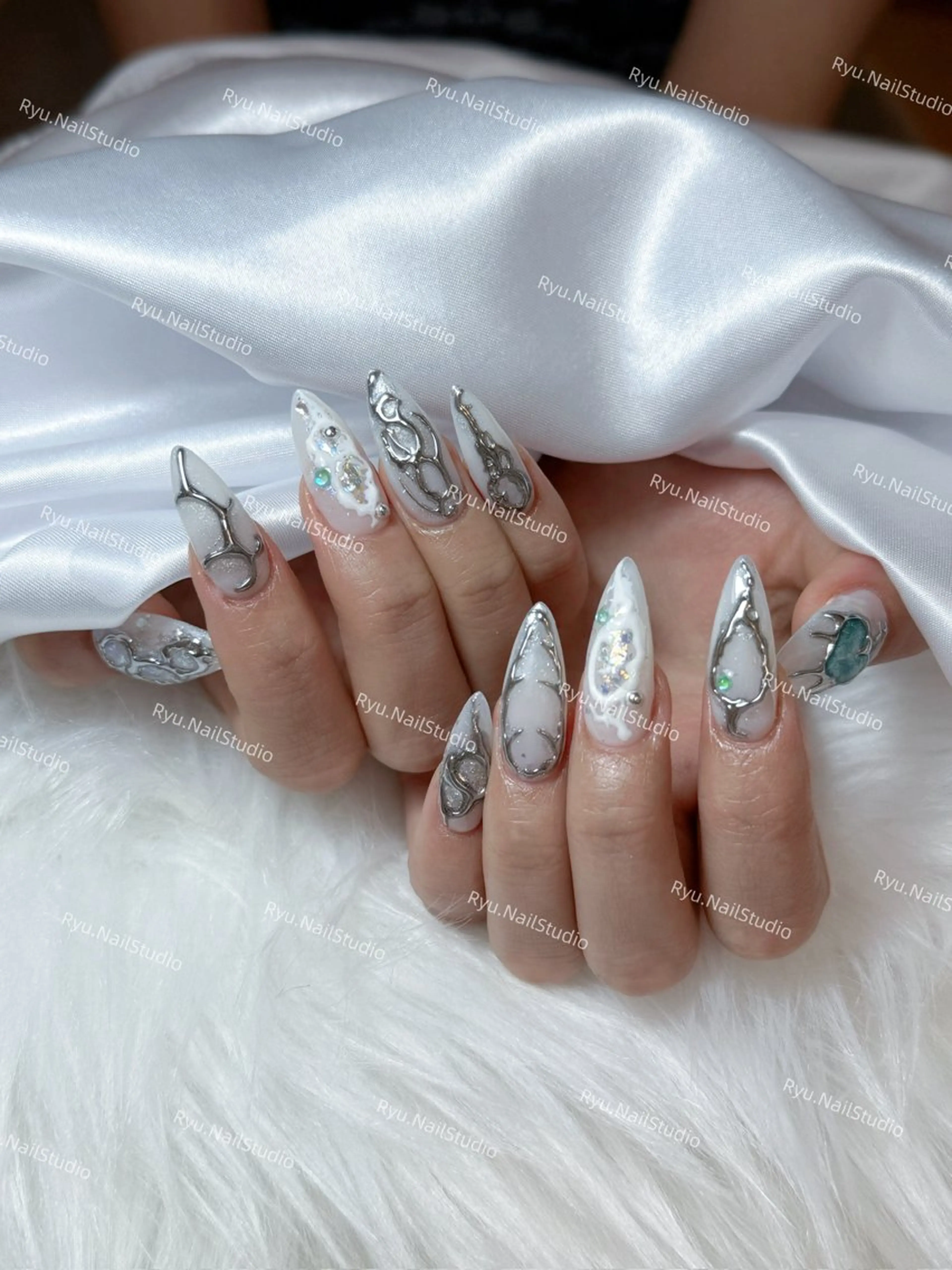 ネイル アートネイル ジェルネイル キラキラネイル ミラーネイル ニュアンスネイル ハンドネイル Ryu Nail Studio所属・Ryu Nail 新大久保のネイルデザイン