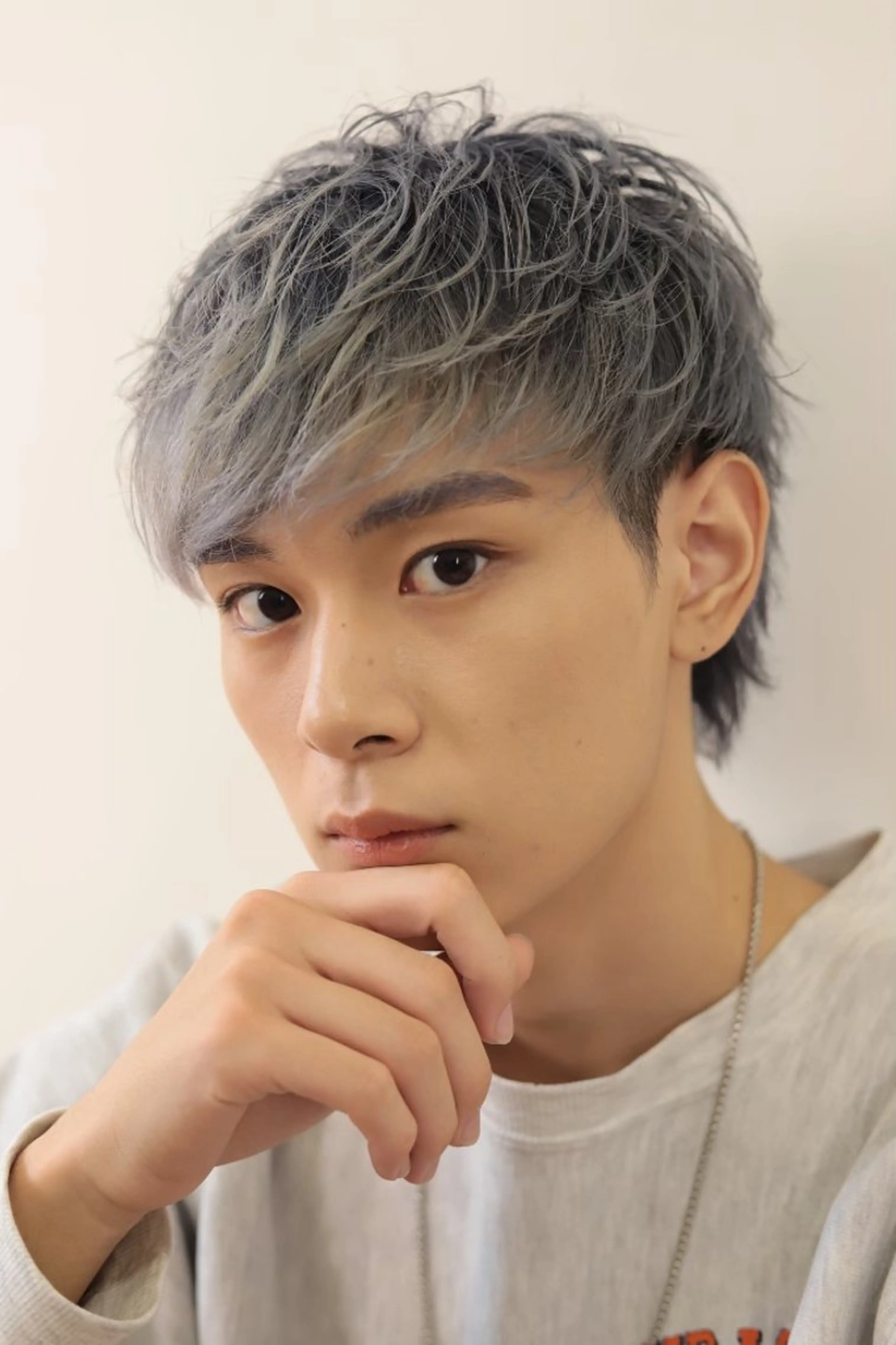 メンズ カラー シルバー メンズ ヘアメイク  ハイトーン キャロのヘアスタイル