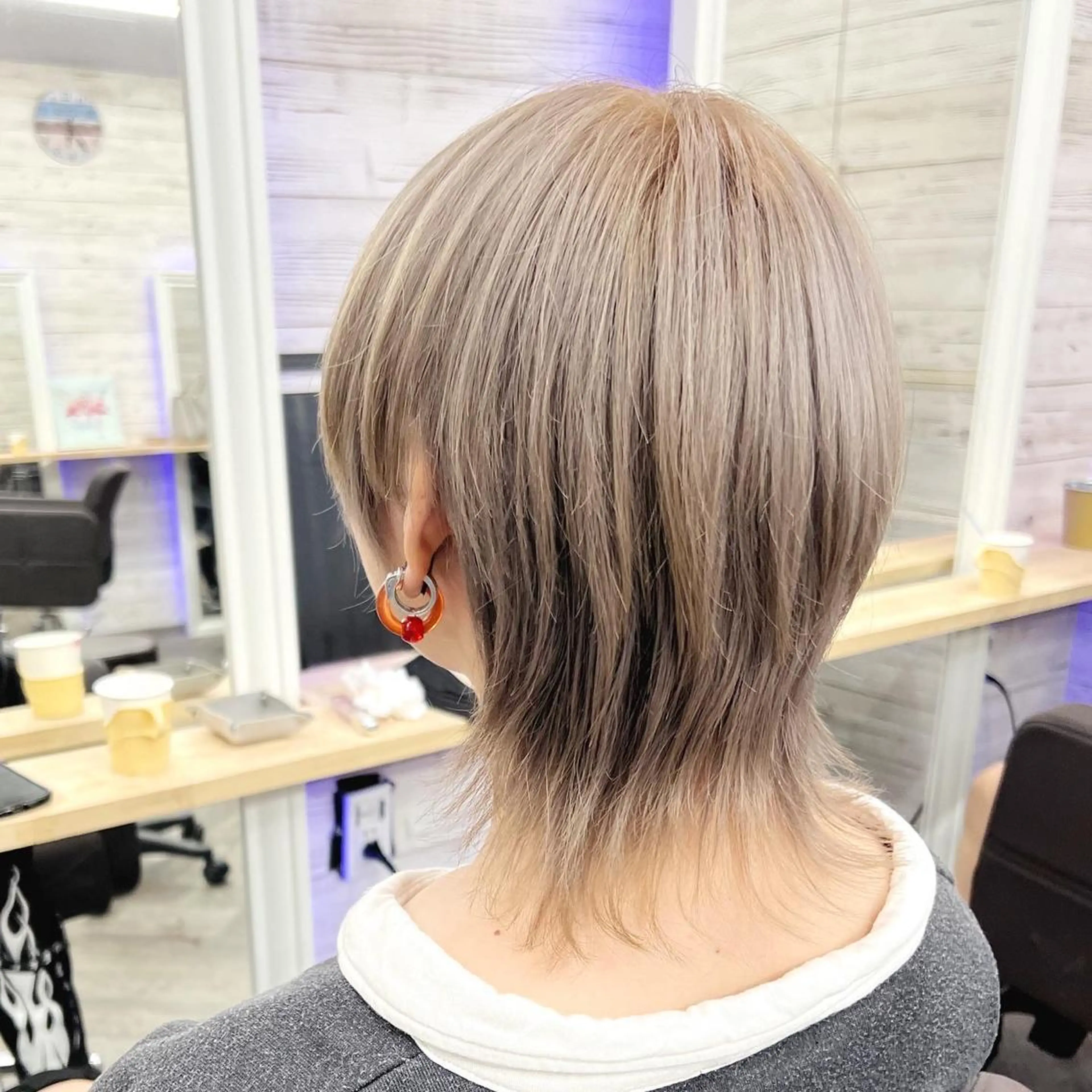 ショート カラー ヘアアレンジ ブリーチ 透明感カラー ウルフカット ヘアカラー トリートメント 枝毛カット＆髪質改善 満足NO.1岡しゃんのヘアスタイル