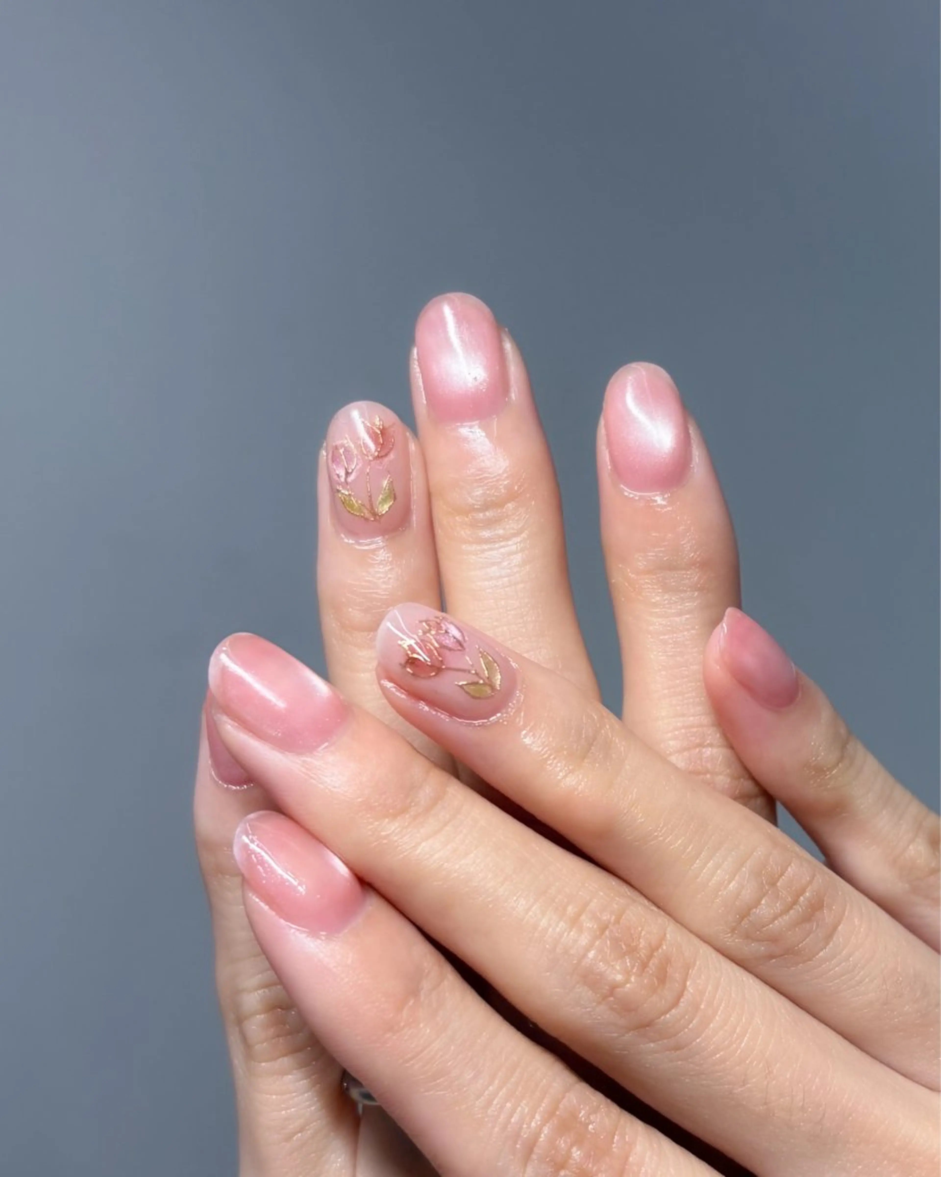 ネイル フラワーネイル ゴールド オフィスネイル 春ネイル ハンドネイル nailmum jijiのネイルデザイン