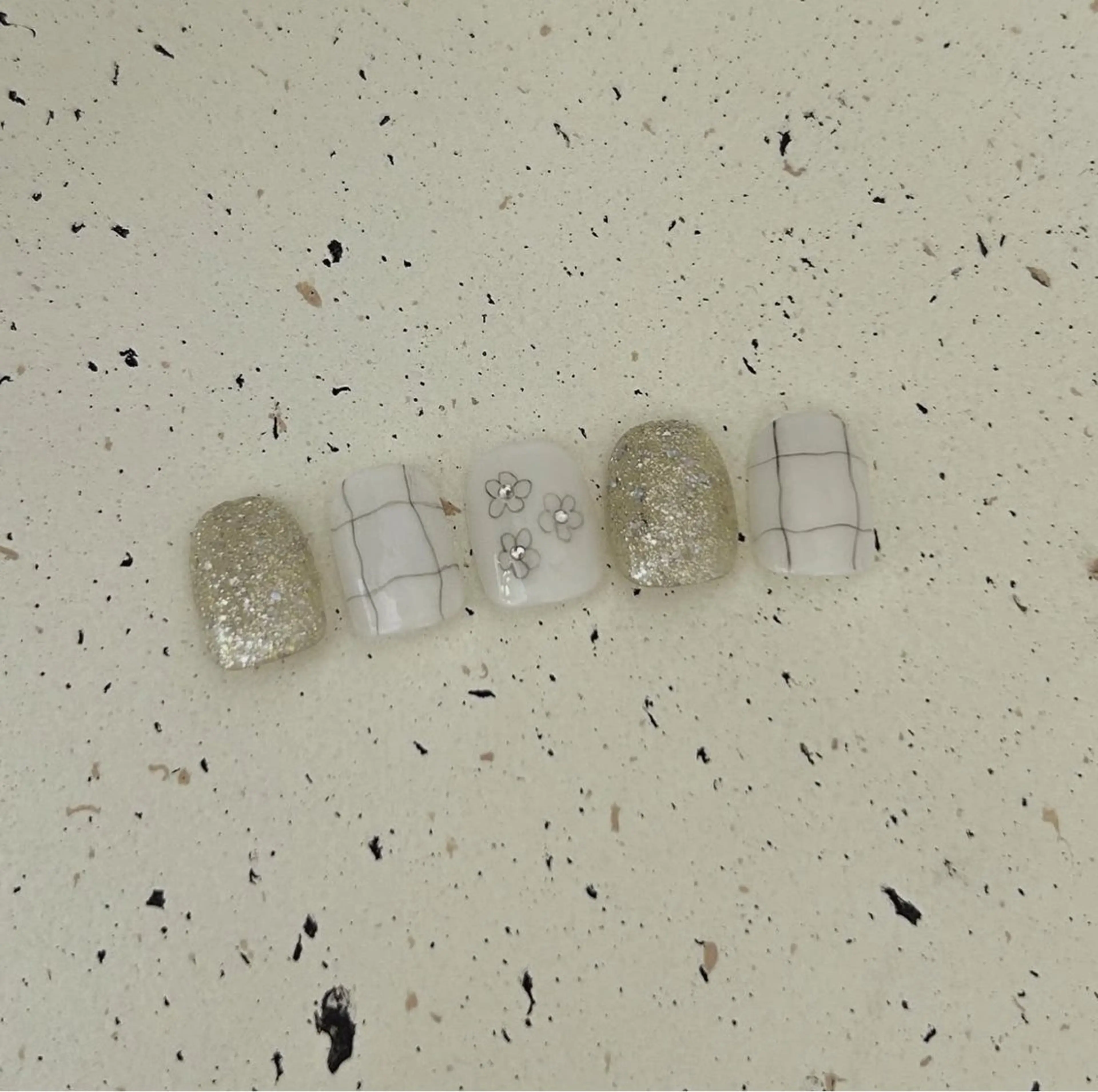 ネイル ハンドネイル 出村谷 海月のネイルデザイン