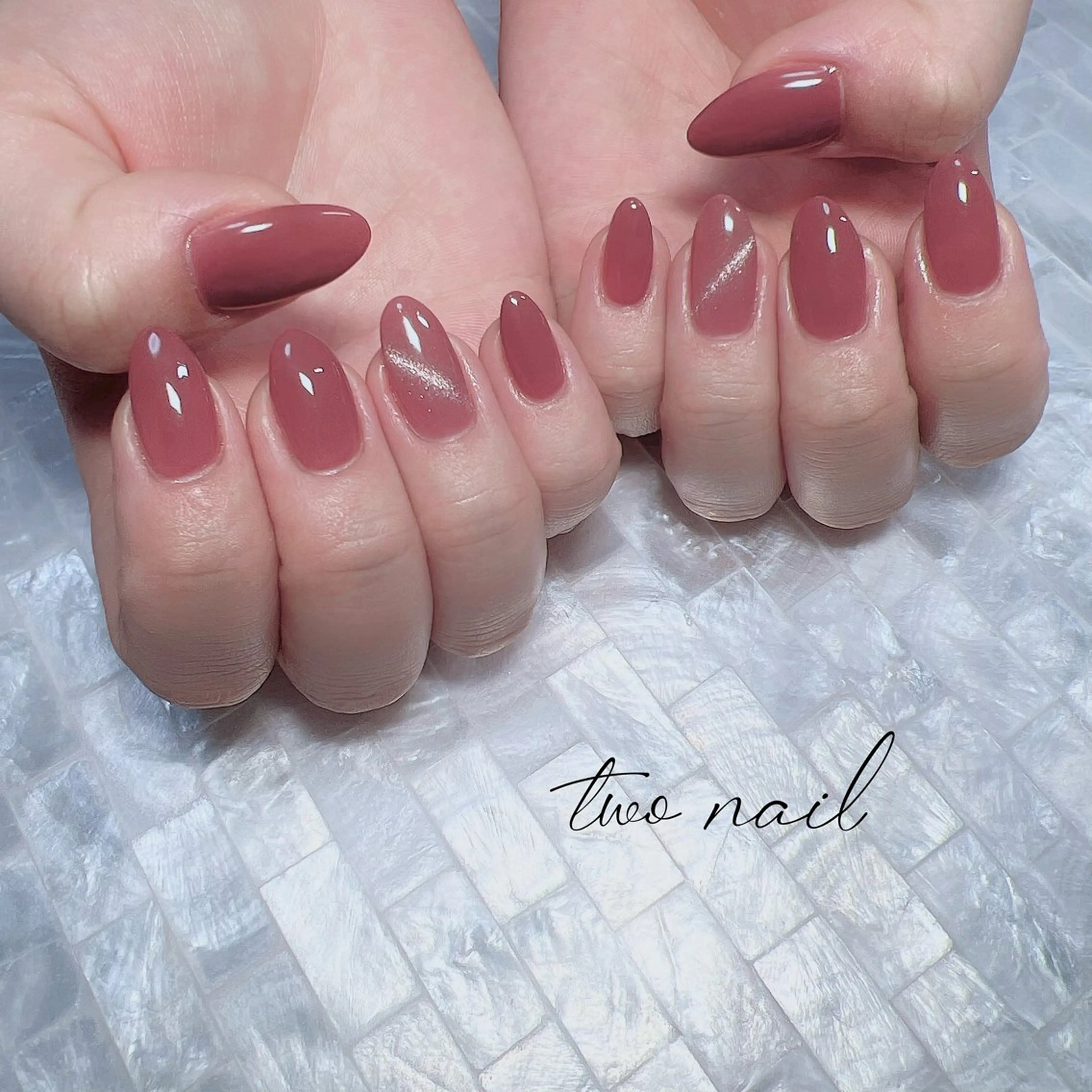 ネイル マグネットネイル ネイルチップ ホワイト ハンドネイル two nailのネイルデザイン