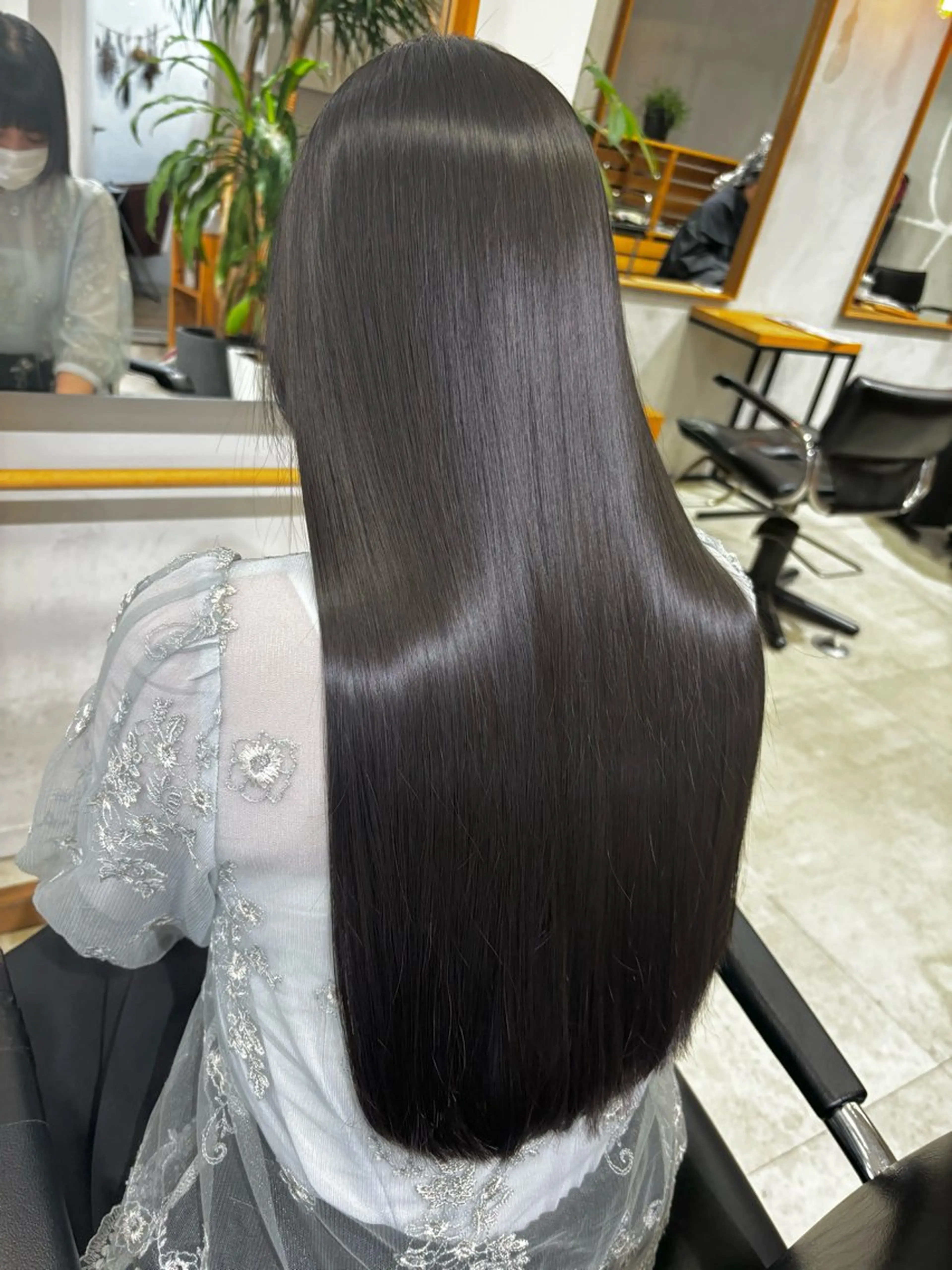 ロング カット ヘアカラー トリートメント hoNua. 栄/透明感カラーのヘアスタイル