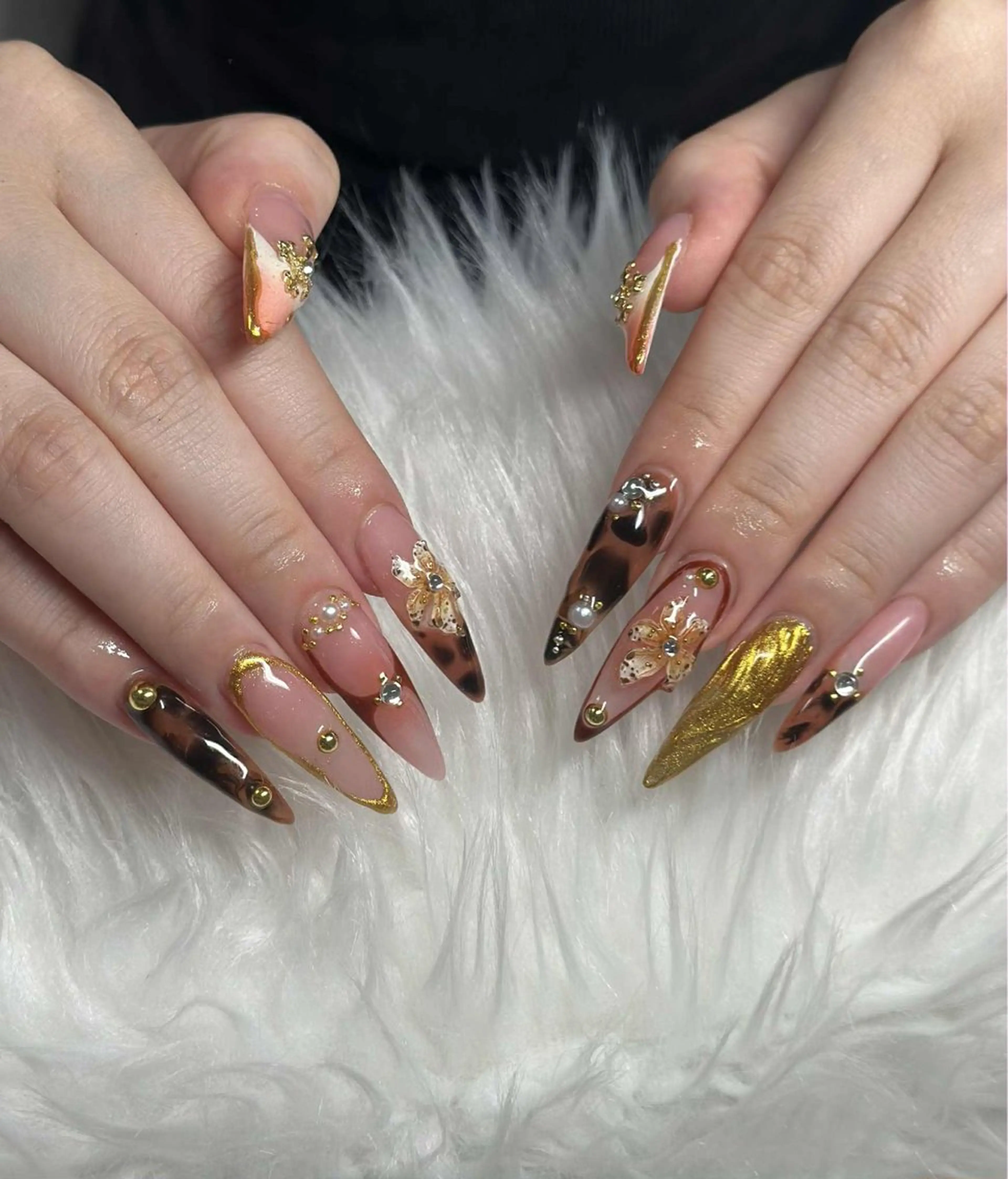 ネイル オーロラネイル フレンチネイル ジェルネイル ハロウィン キラキラネイル ハンドネイル H.baby Nail Salonのネイルデザイン