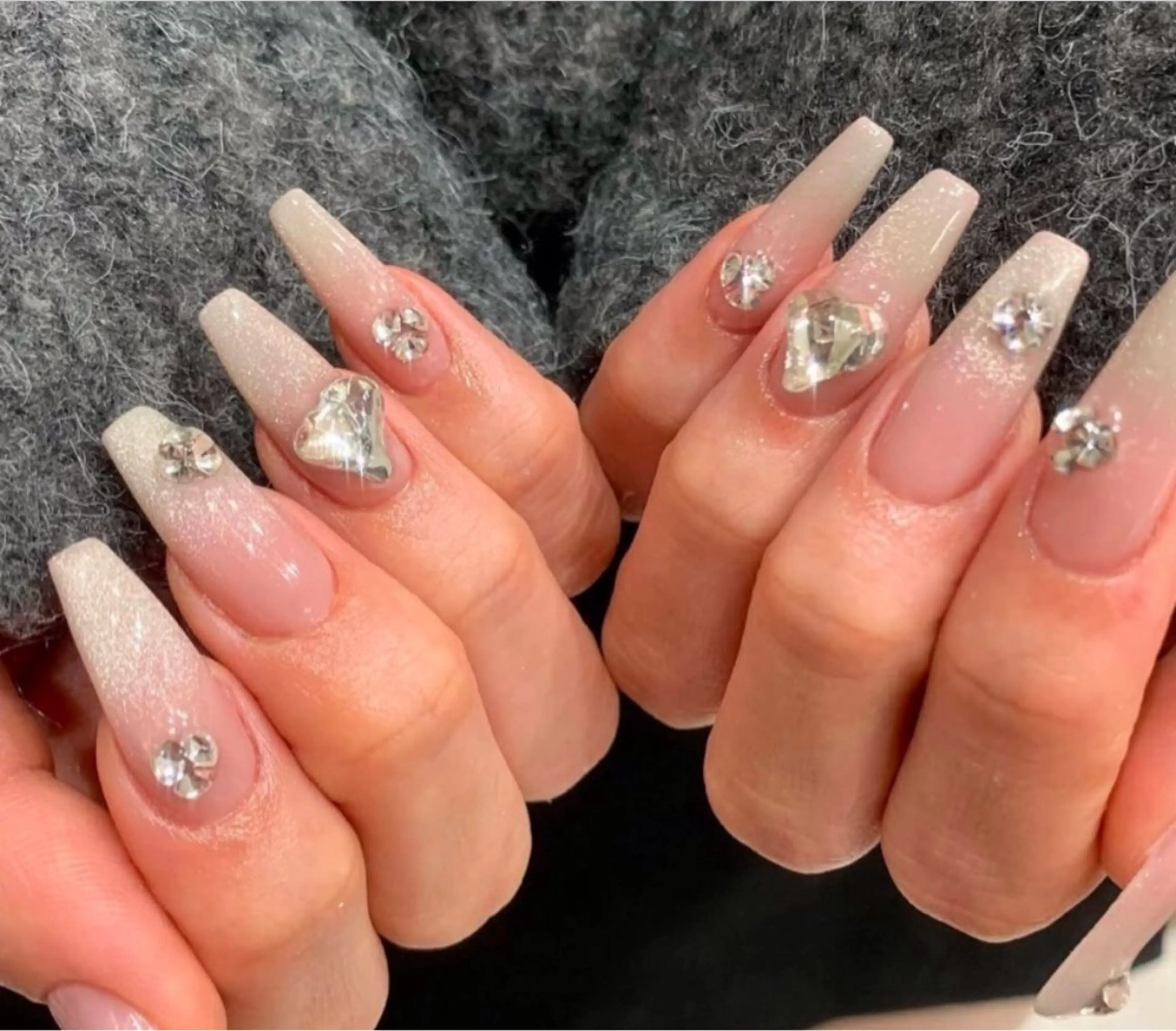 ネイル 長さ出し グラデーション キラキラネイル 韓国ネイル ラメ(グリッター) ハンドネイル ハンドケア Chisa Nail Studio所属・チ サのネイルデザイン