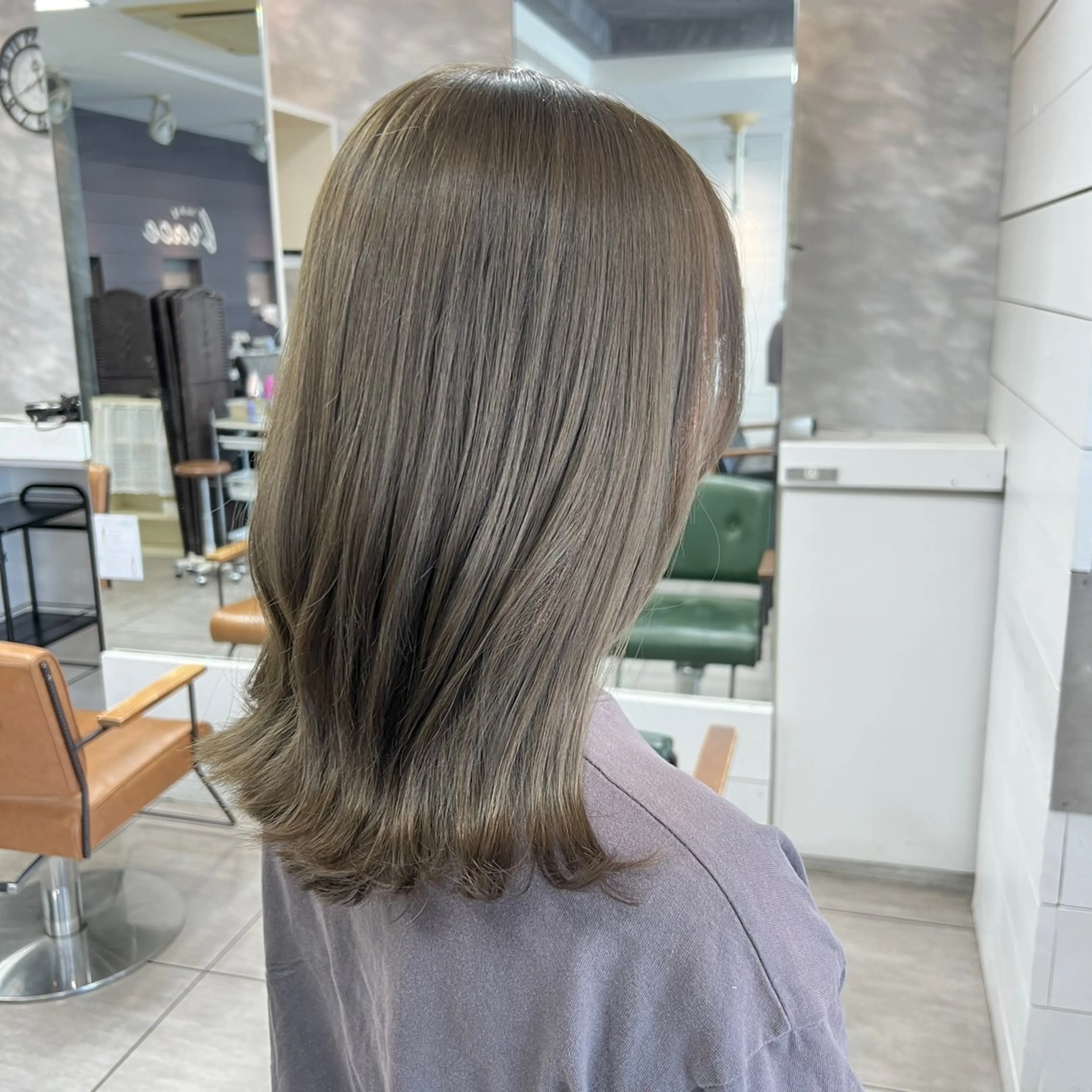 ミディアム カラー three若林 那津のヘアスタイル