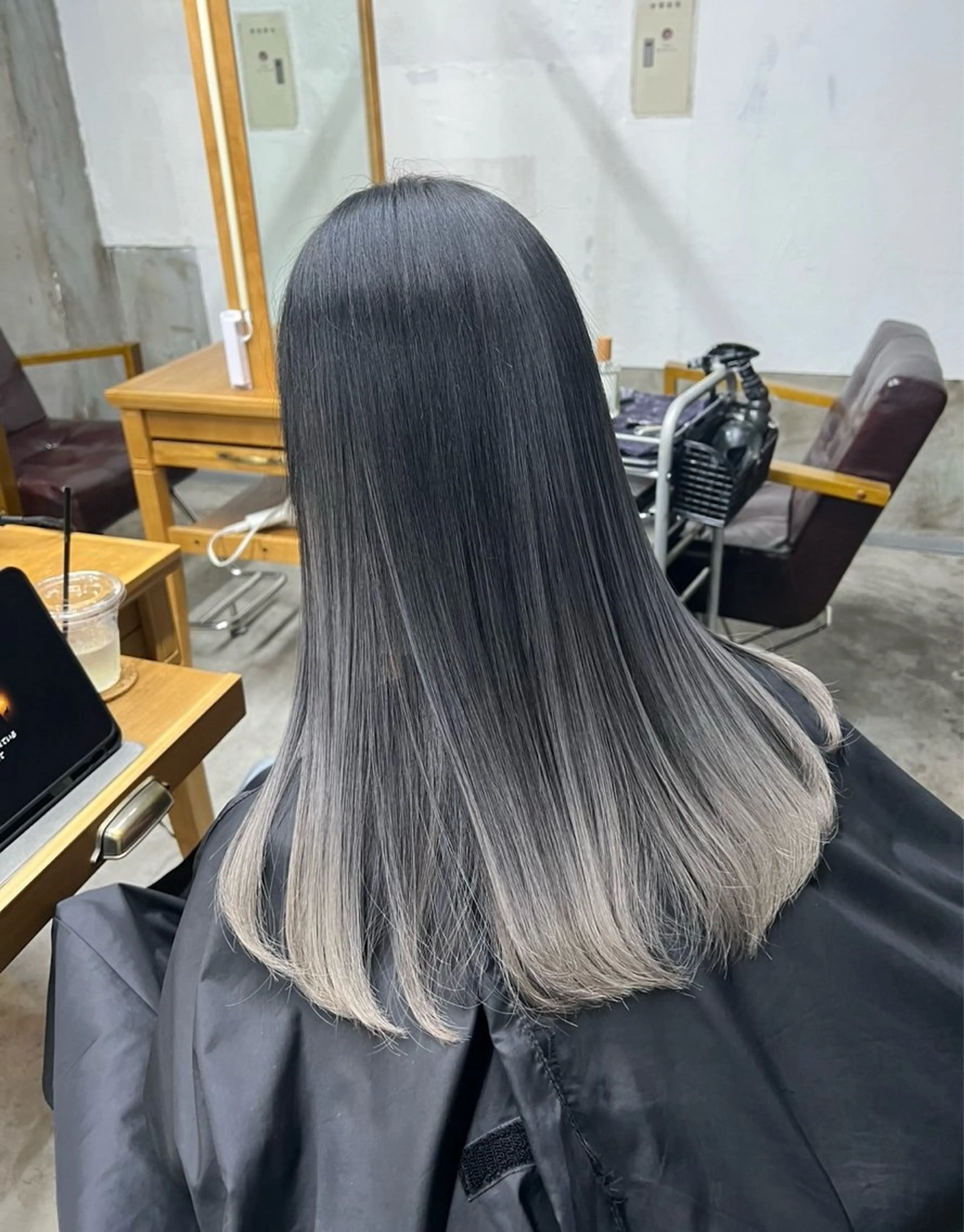 セミロング カラー バレイヤージュ シルバー ホワイトシルバー レイヤーカット ヘアカラー トリートメント ROBIN所属・指名数No.1 /NAOYAのヘアスタイル