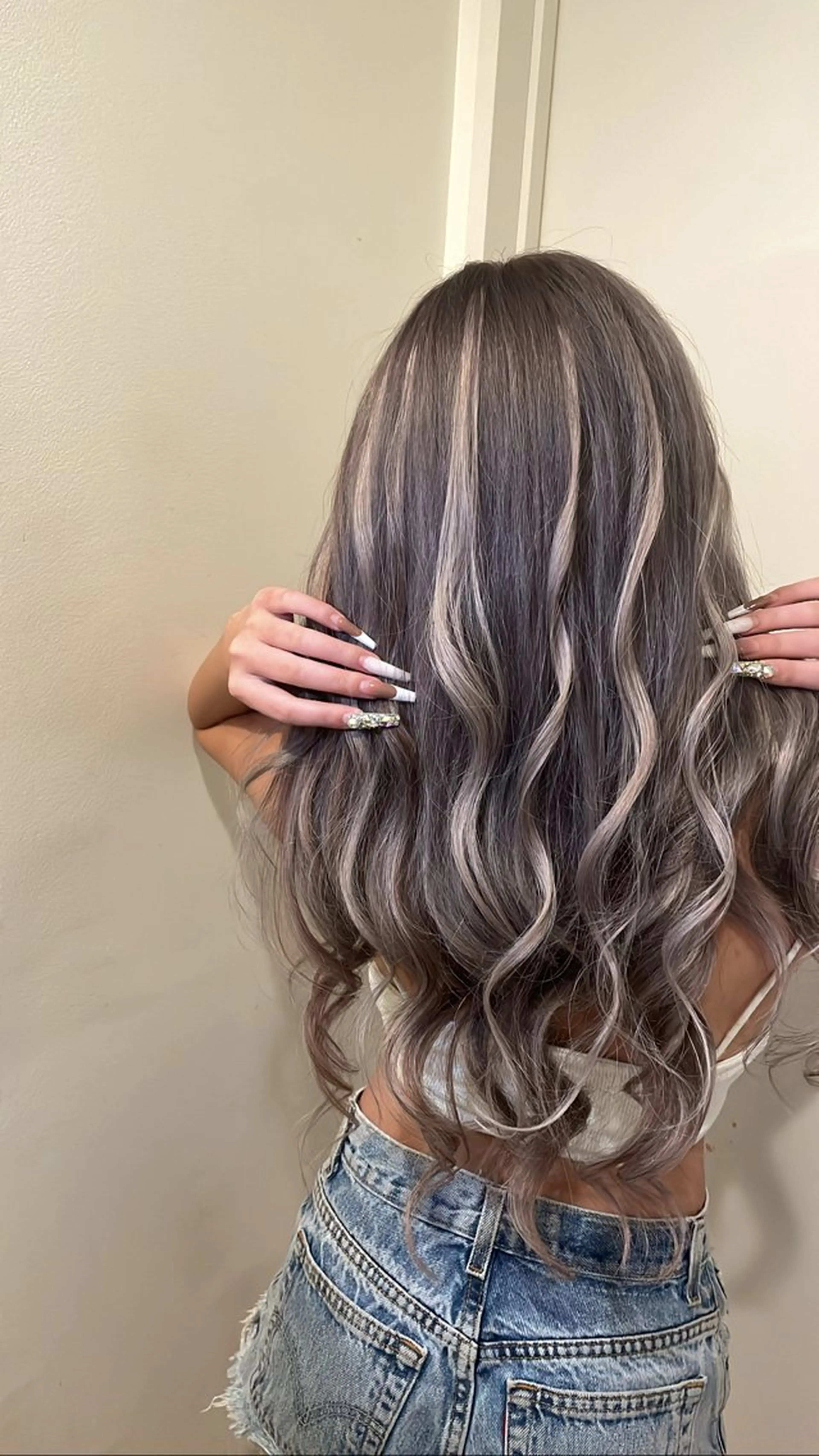 セミロング カラー ヘアアレンジ 🔥ハイトーンカラー ギャルNAOKI🔥のヘアスタイル