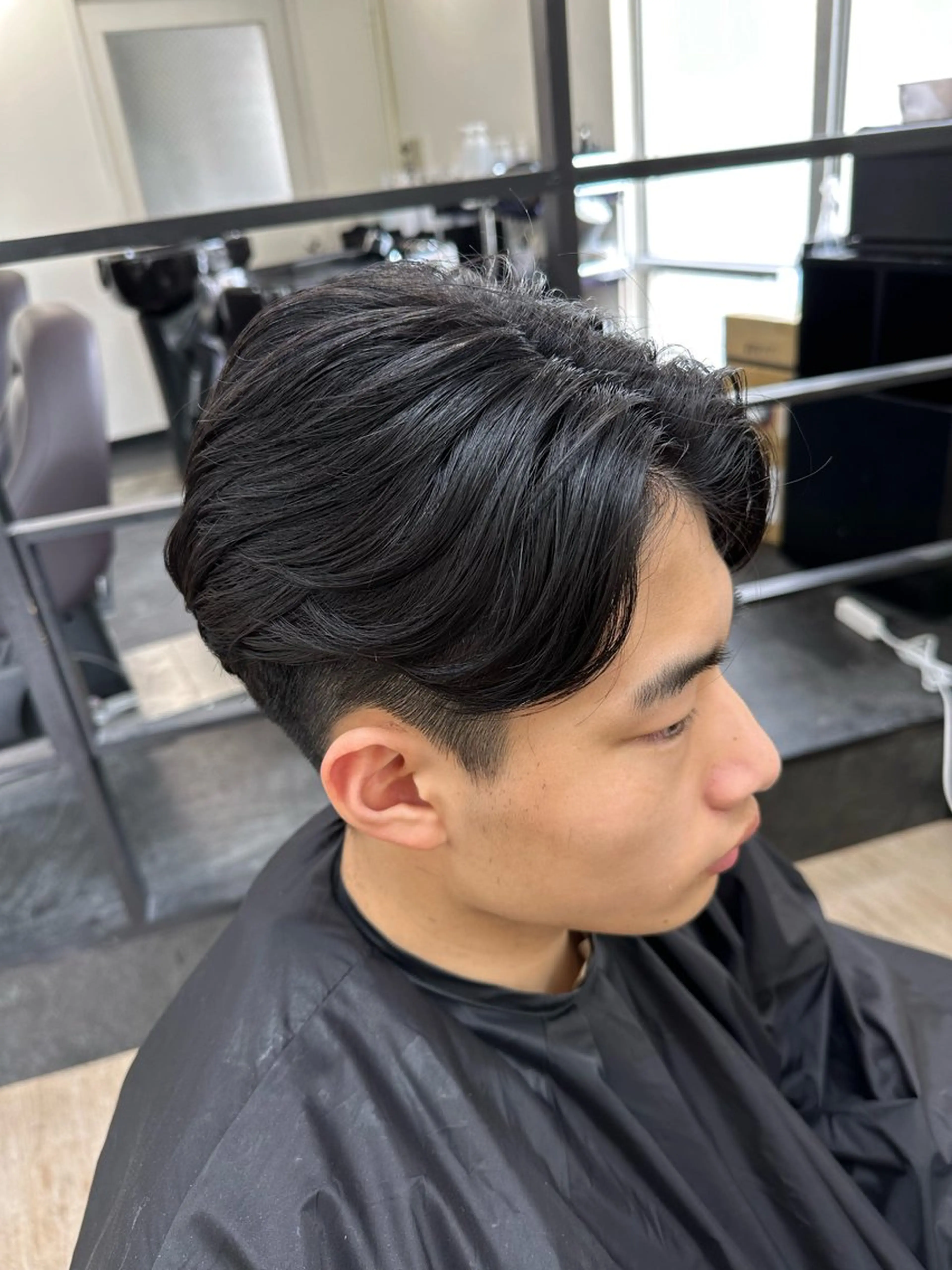 ショート メンズ センターパート 縮毛矯正 esu心斎橋所属・esu☀️勇美☀️ 髪質改善ストレートのヘアスタイル