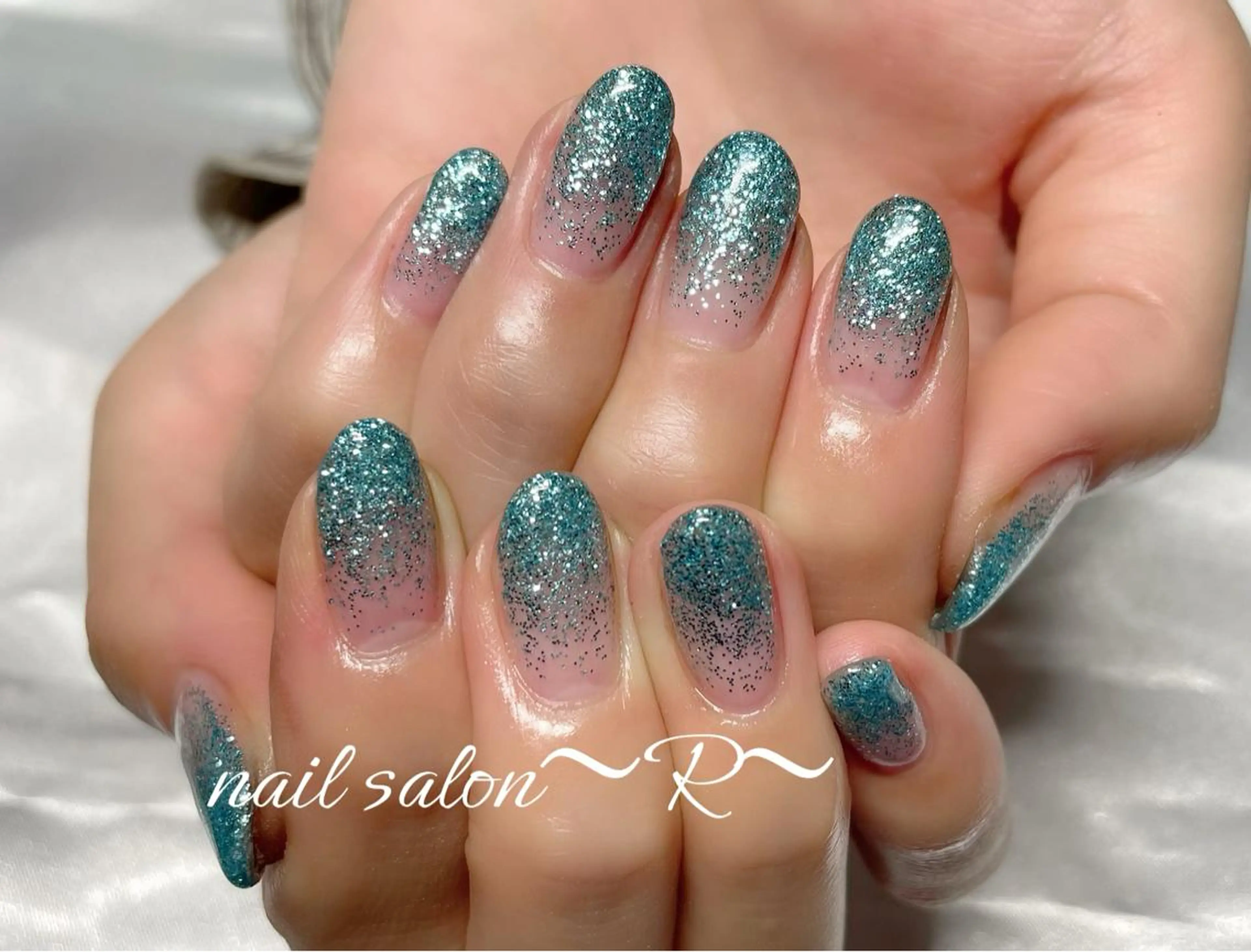 ネイル ラメ(グリッター) ラメグラデーション ハンドネイル 〜 R〜 プライベートサロンのネイルデザイン