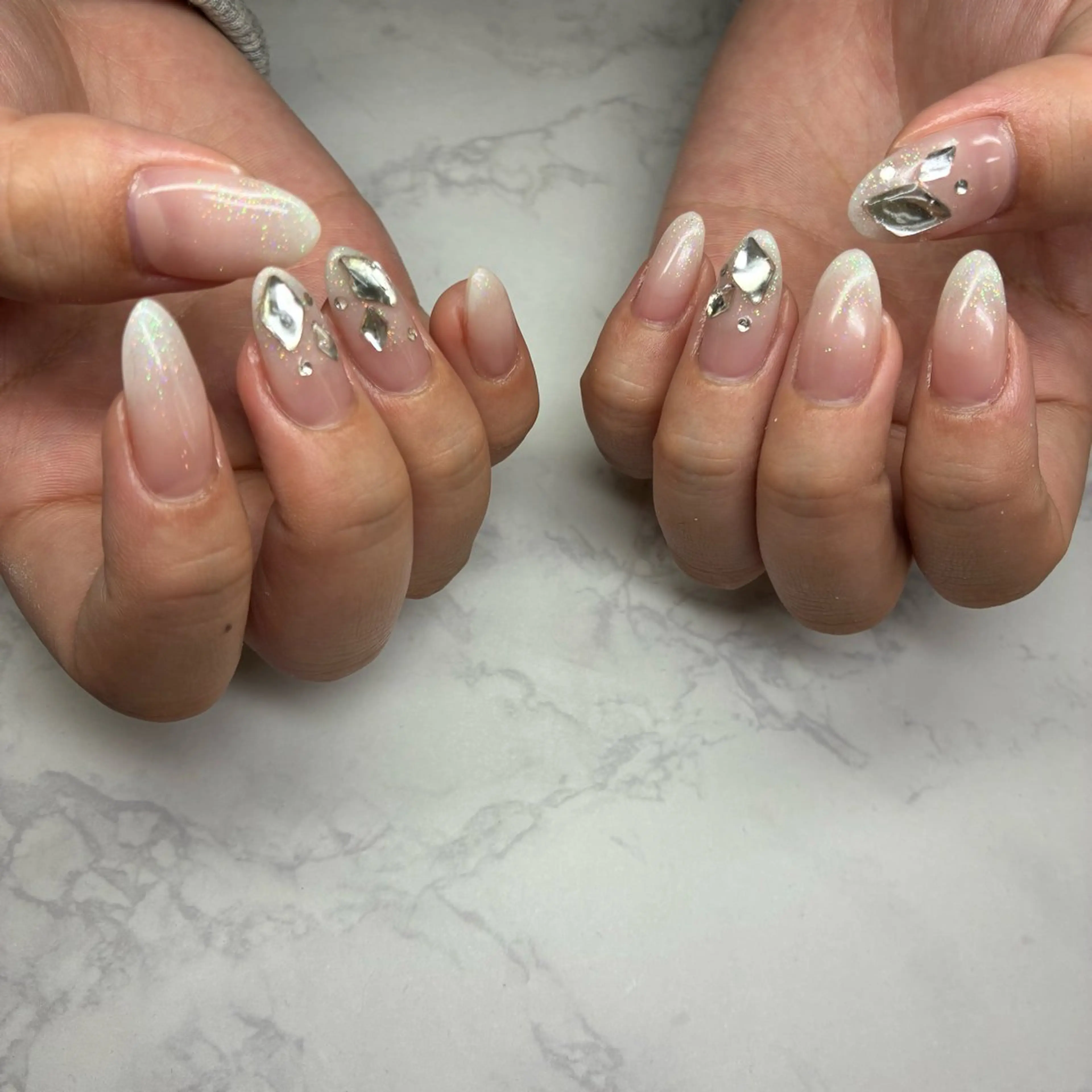 ネイル ストーンネイル 369所属・🐕 369のネイルデザイン