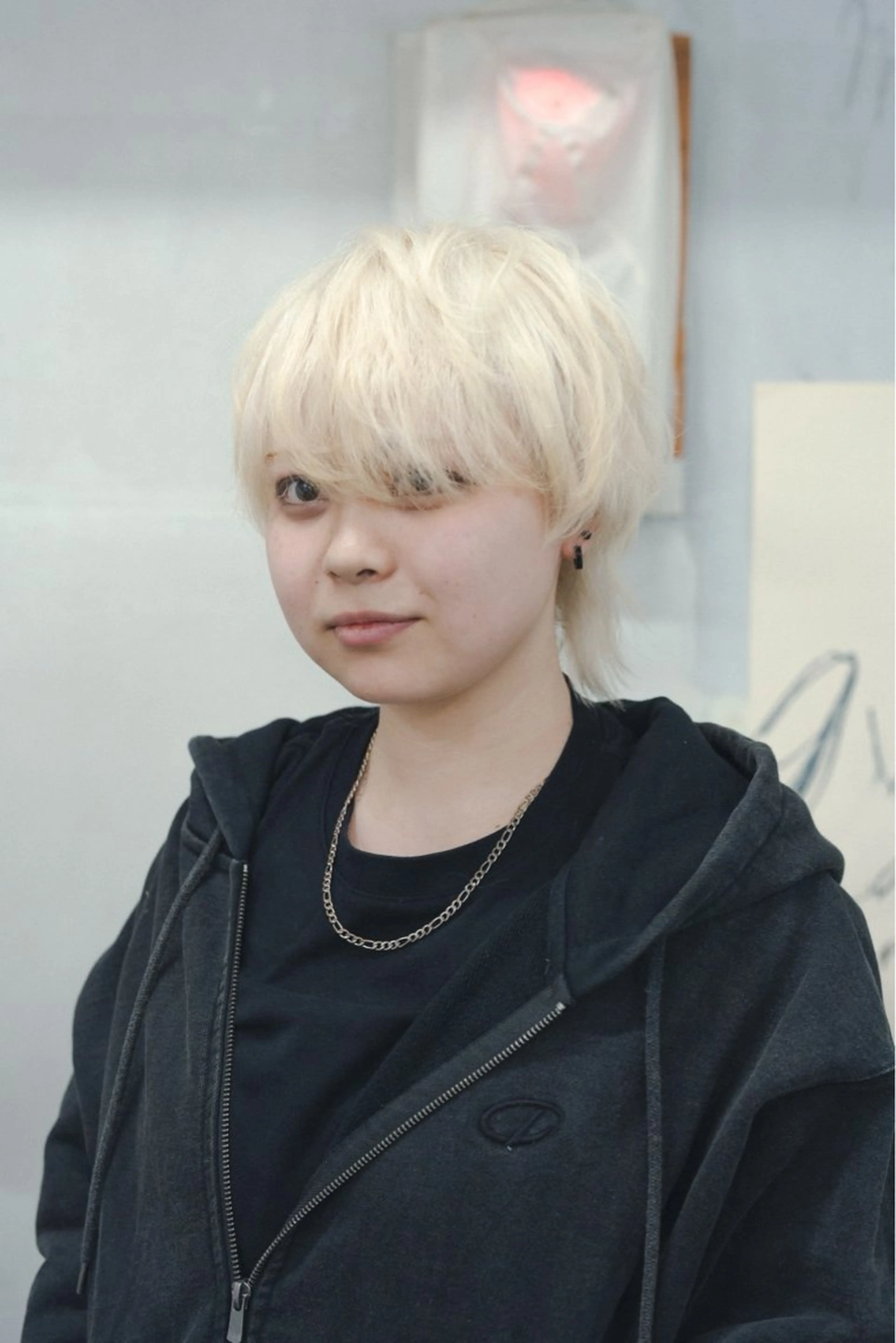 ショート カラー ブロンド ウルフカット 井上 力のヘアスタイル