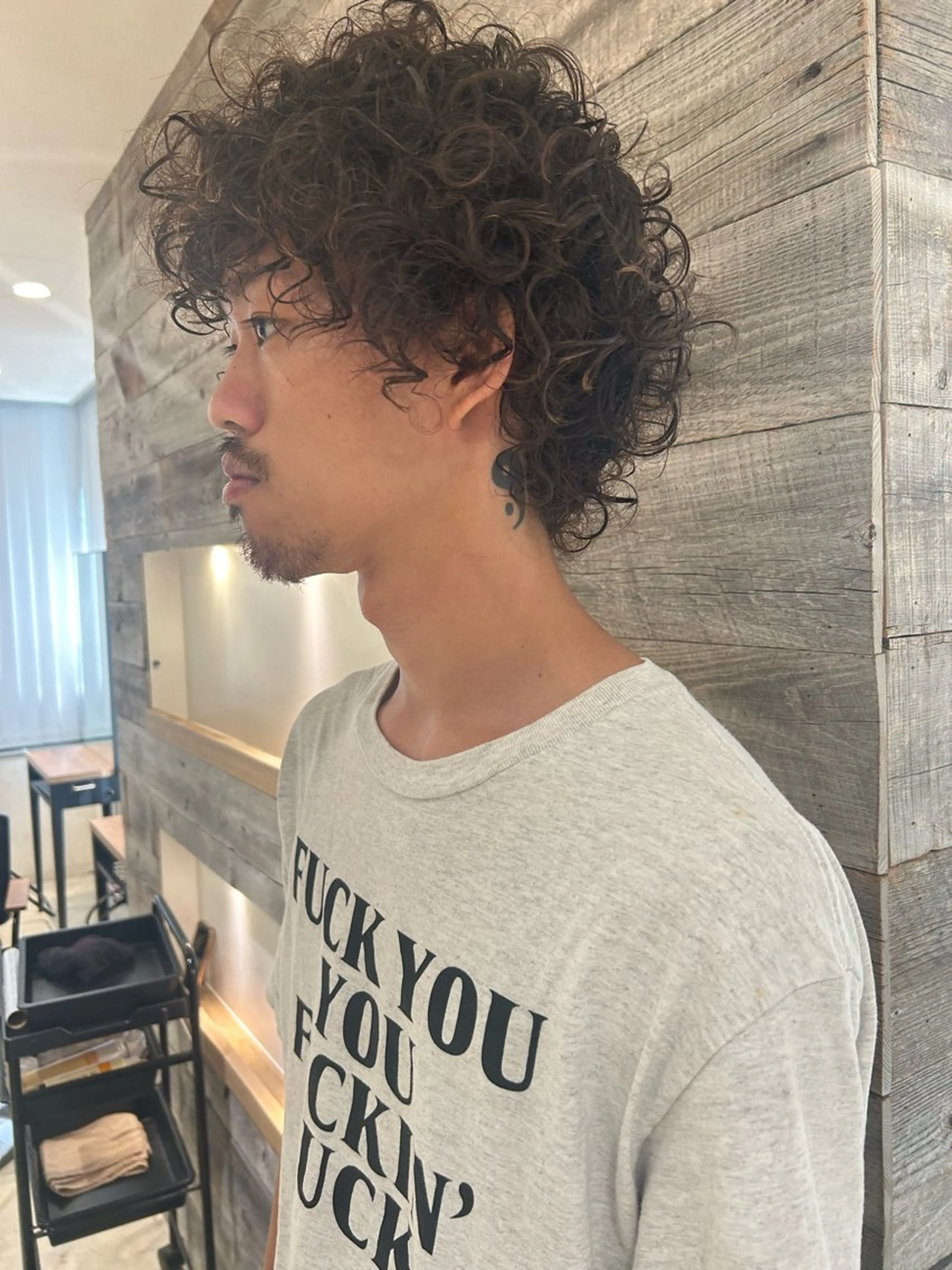 ミディアム パーマ メンズ ミディアムパーマ メンズパーマ カット パーマ トリートメント Loom.所属・村上雅人 ナチュラルモードのヘアスタイル