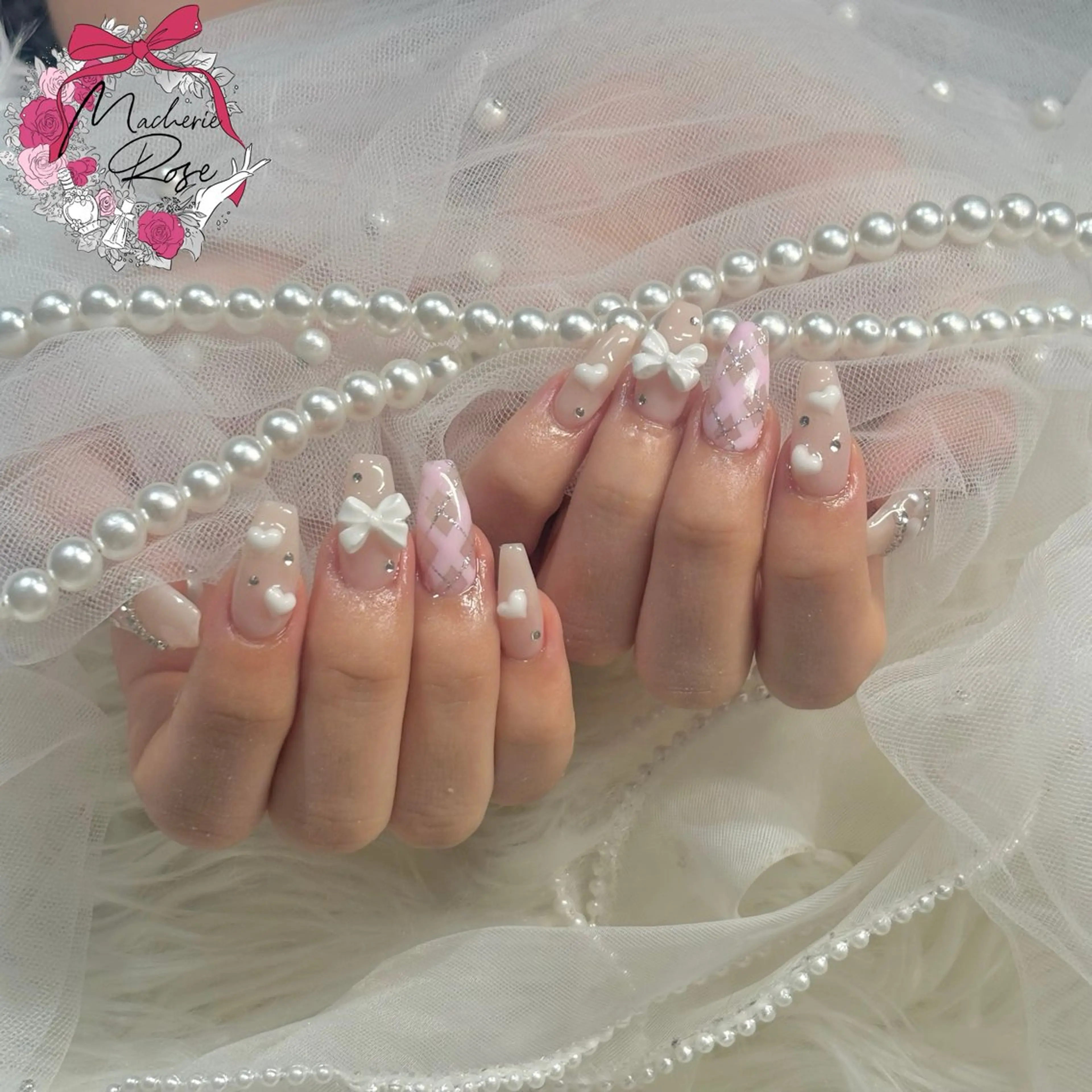 ネイル マシェリローズ所属・Macherie Roseのネイルデザイン