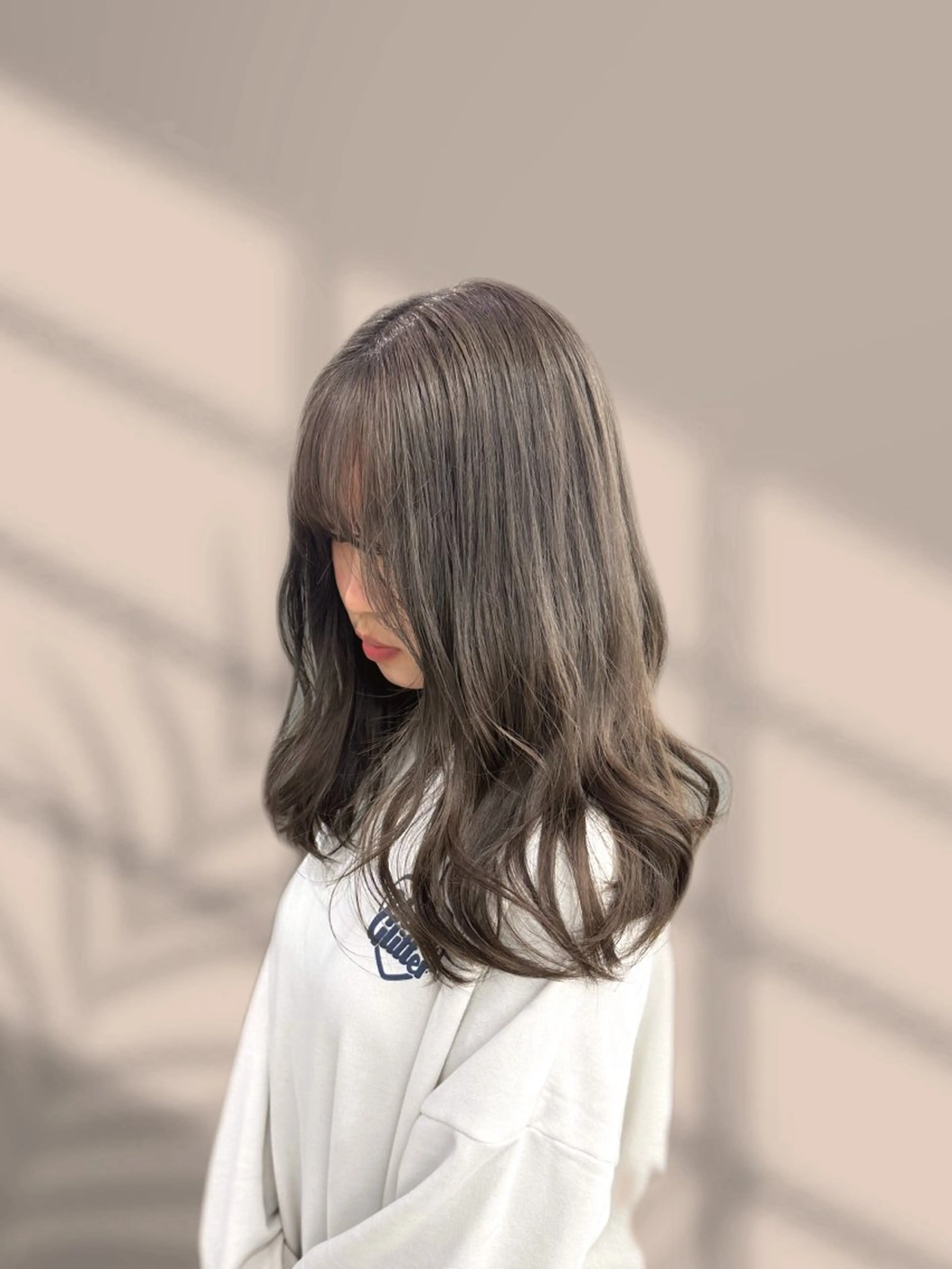 セミロング カラー ヘアカラー くすみミルクティー／ ブラウン🪡TOWAのヘアスタイル