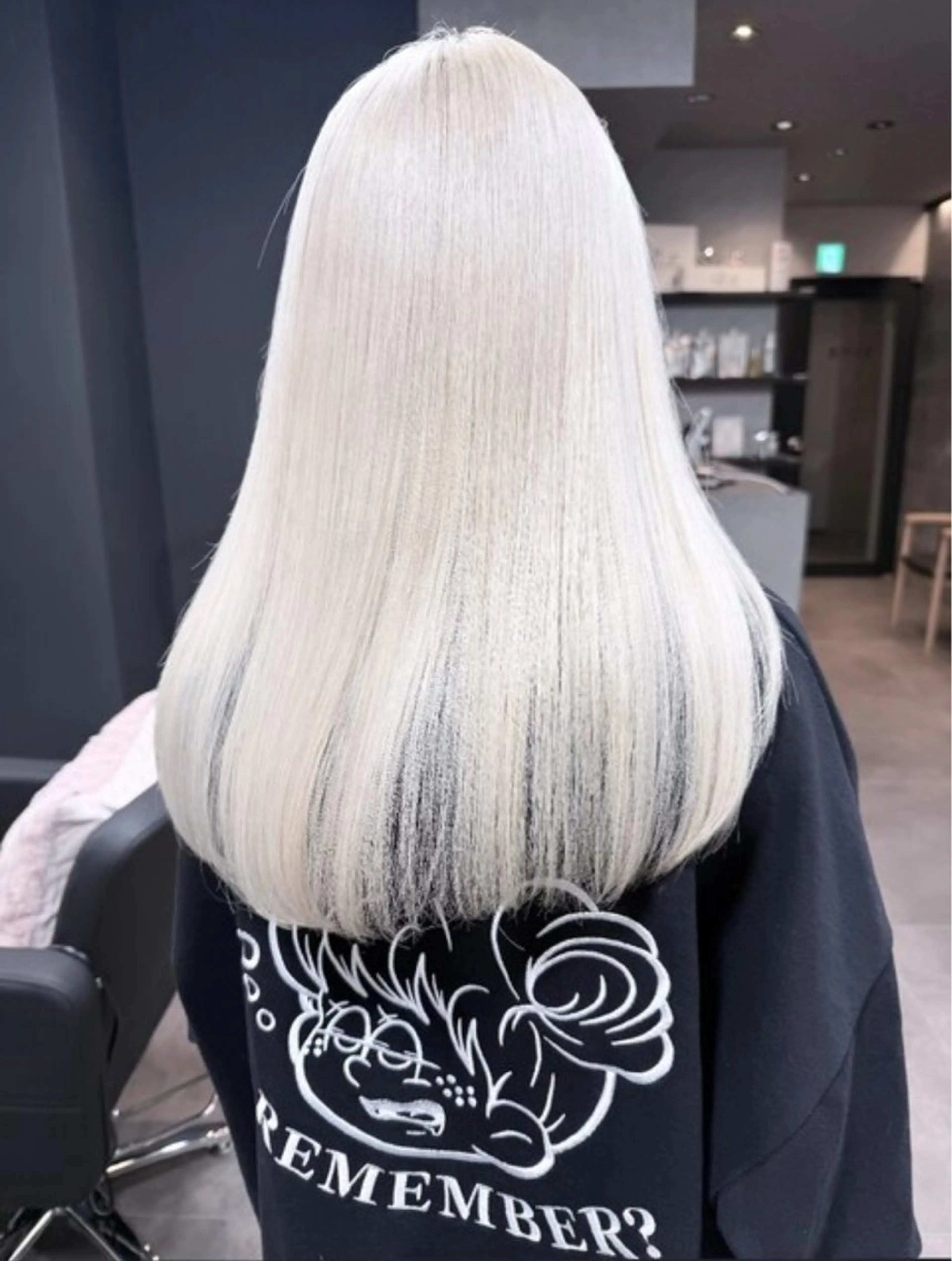 ミディアム カラー アッシュ アッシュグレー ベージュカラー ブリーチ ブロンド カット ヘアカラー トリートメント 【美髪ハイトーン】 髪質改善/大和🎀のヘアスタイル