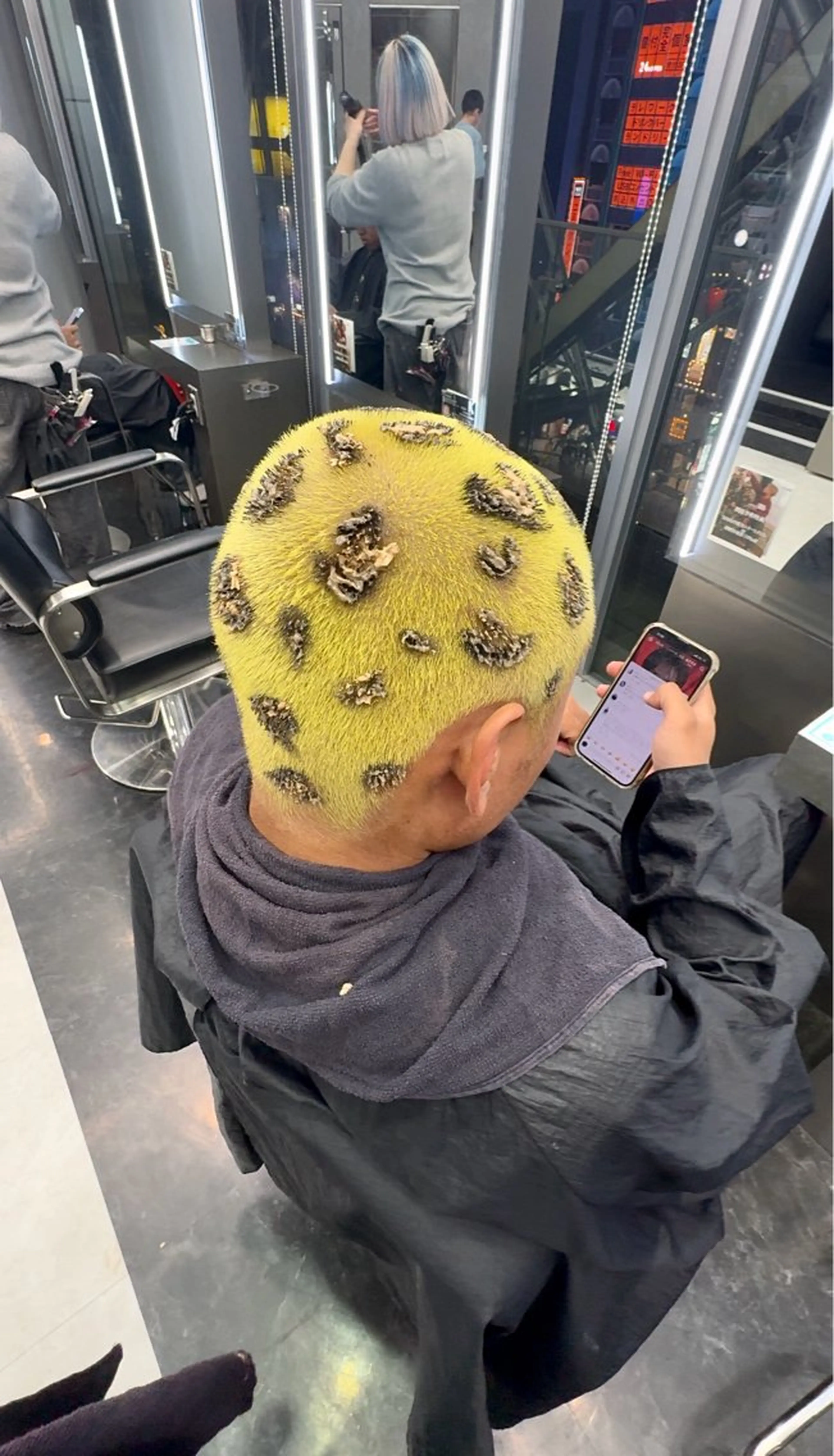 カラー ヘアアレンジ メンズ メンズウルフ🐺♡ ブリーチ♡ヘアメ🎀のヘアスタイル