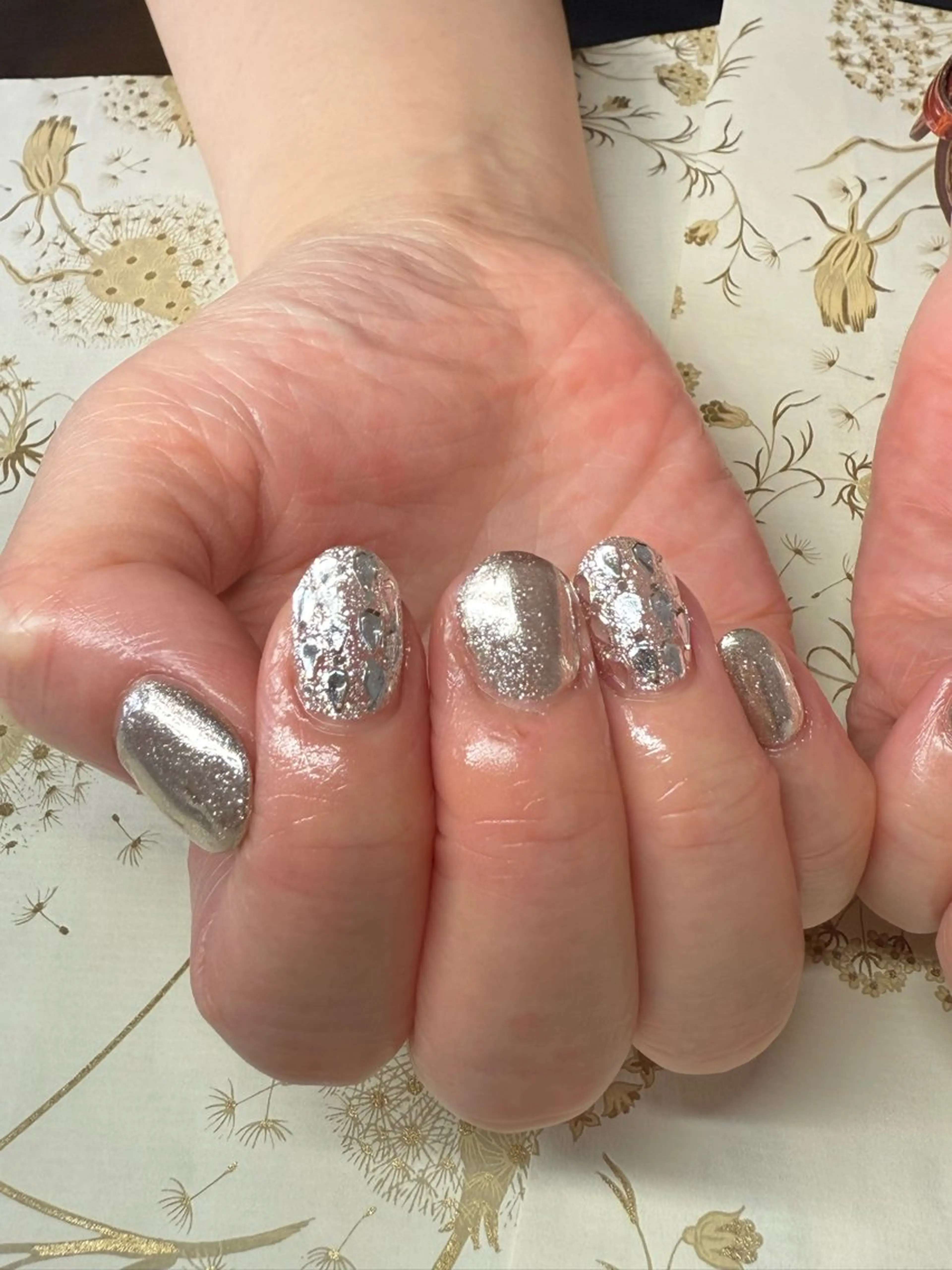 ネイル ホログラムネイル キラキラネイル シルバー 夏ネイル ハンドネイル miel nailのネイルデザイン