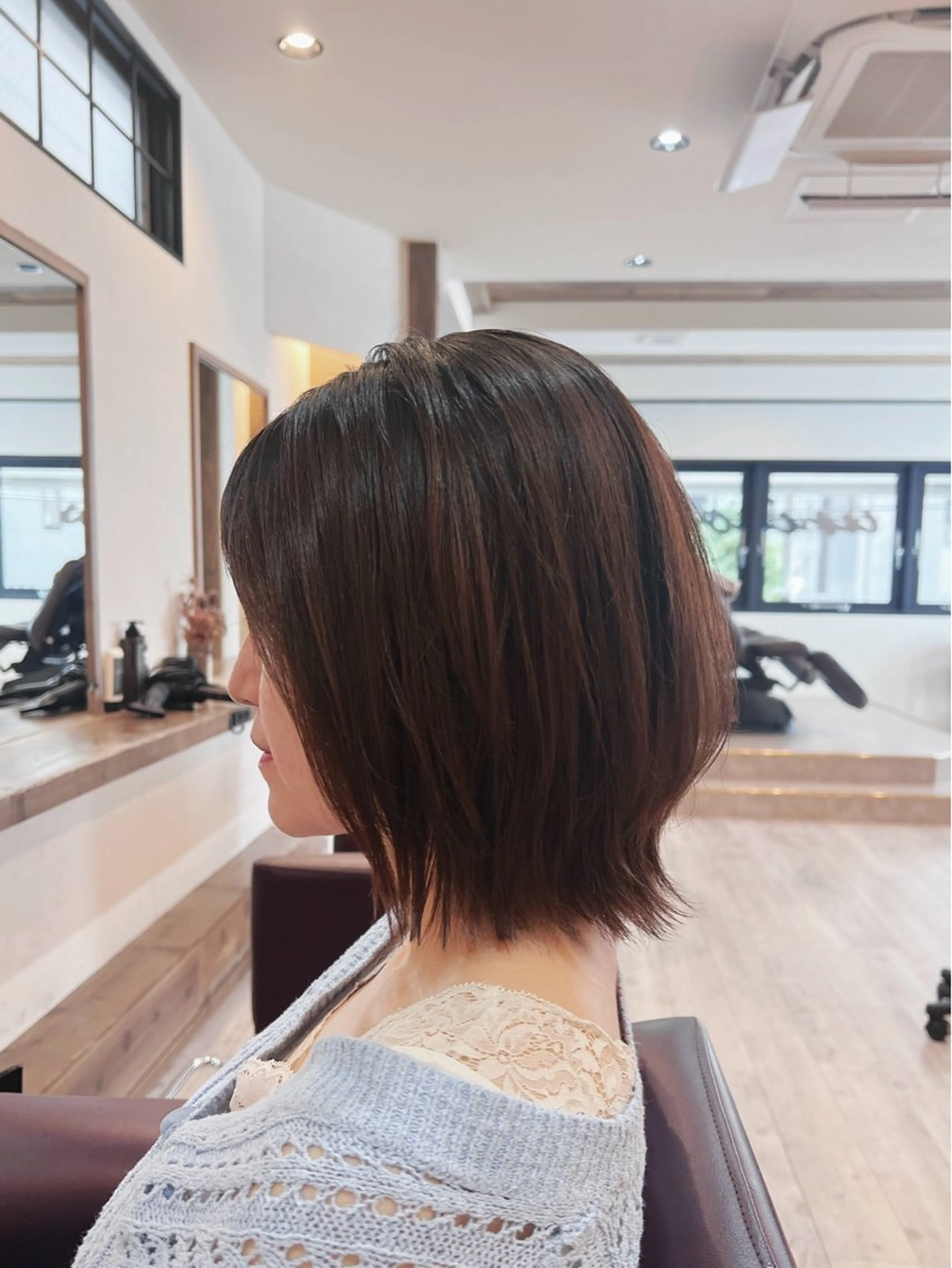 ミディアム レイヤーカット 外ハネヘア カット 工藤 梨花のヘアスタイル