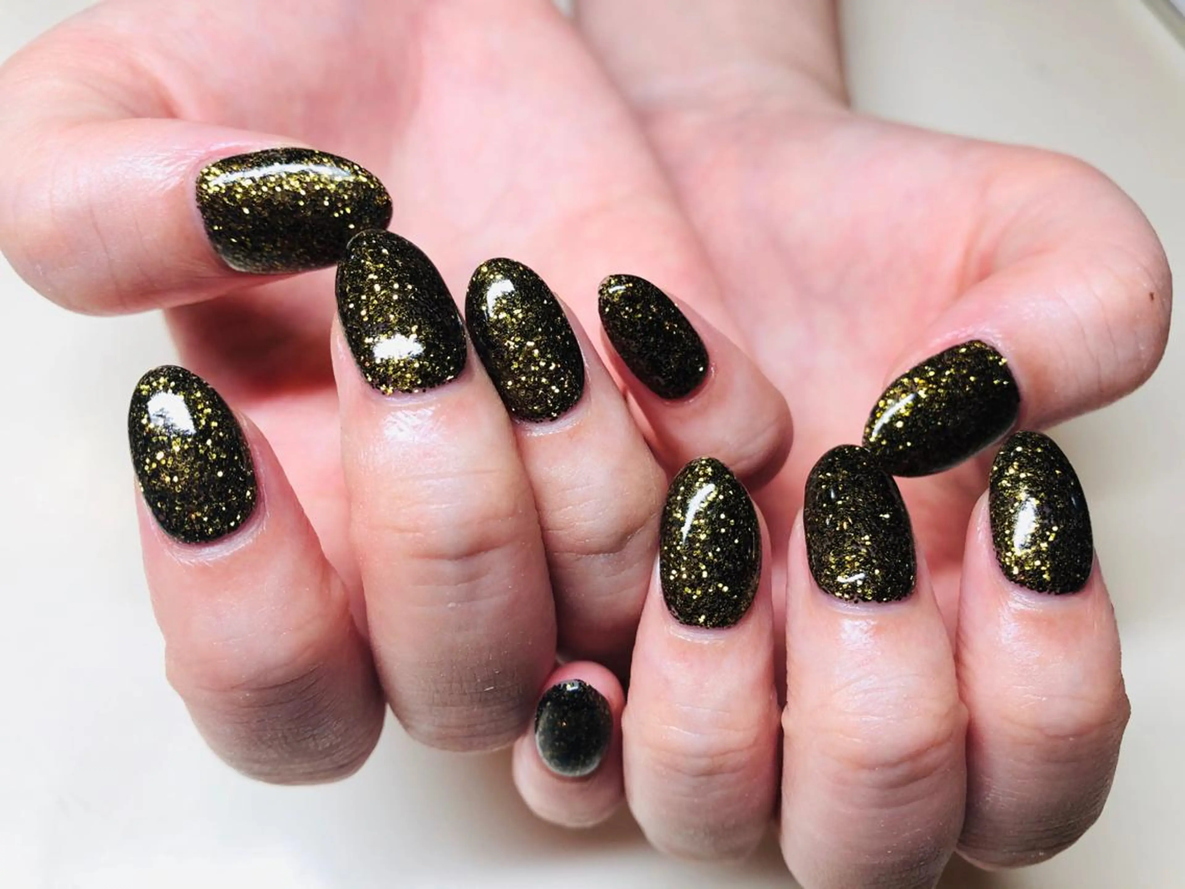 ネイル ゴールド ラメ(グリッター) いちじゅう あおいのネイルデザイン