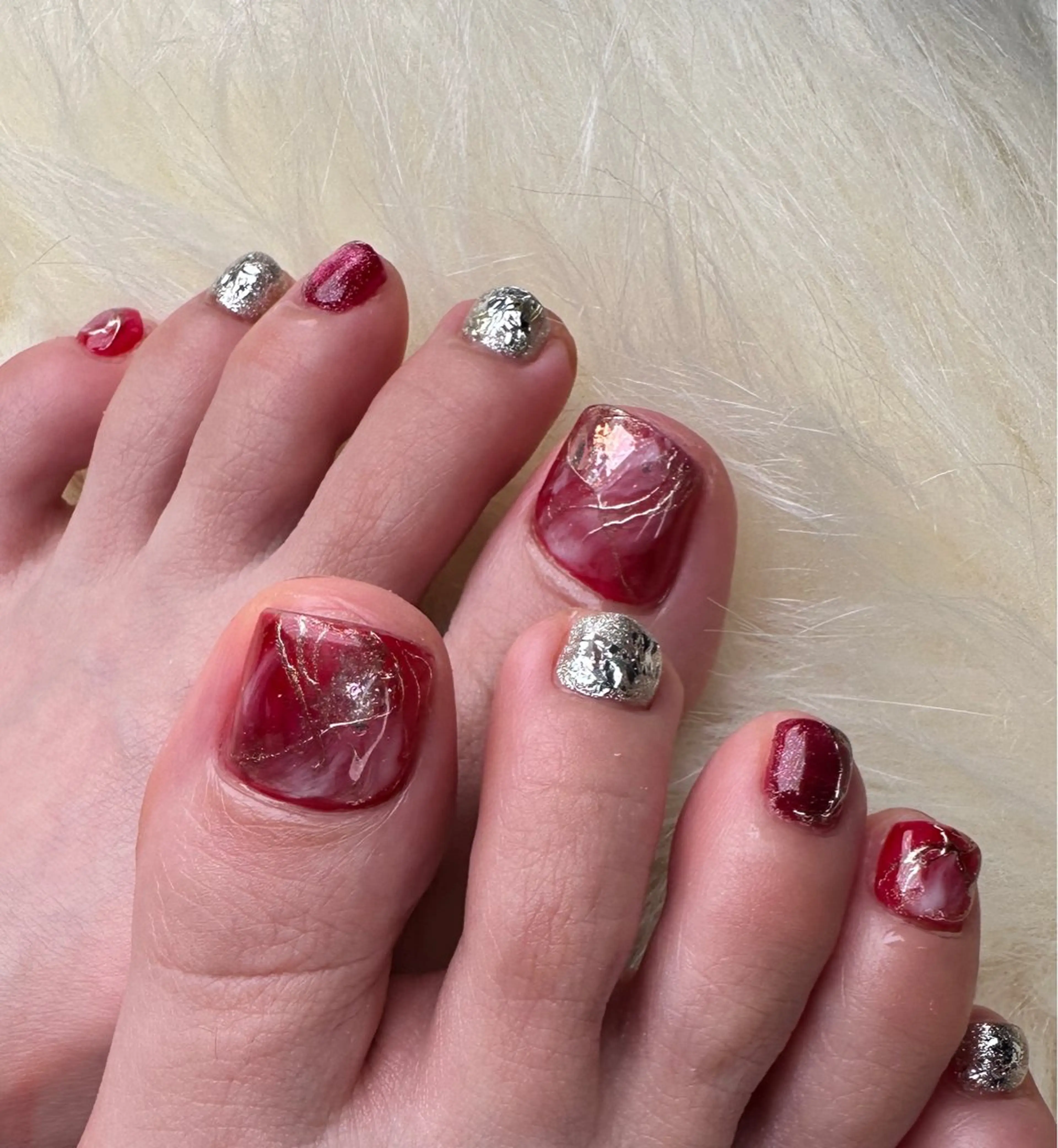 ネイル ニュアンスネイル 赤色 フットネイル Nail ameria megu所属・ameria meguのネイルデザイン