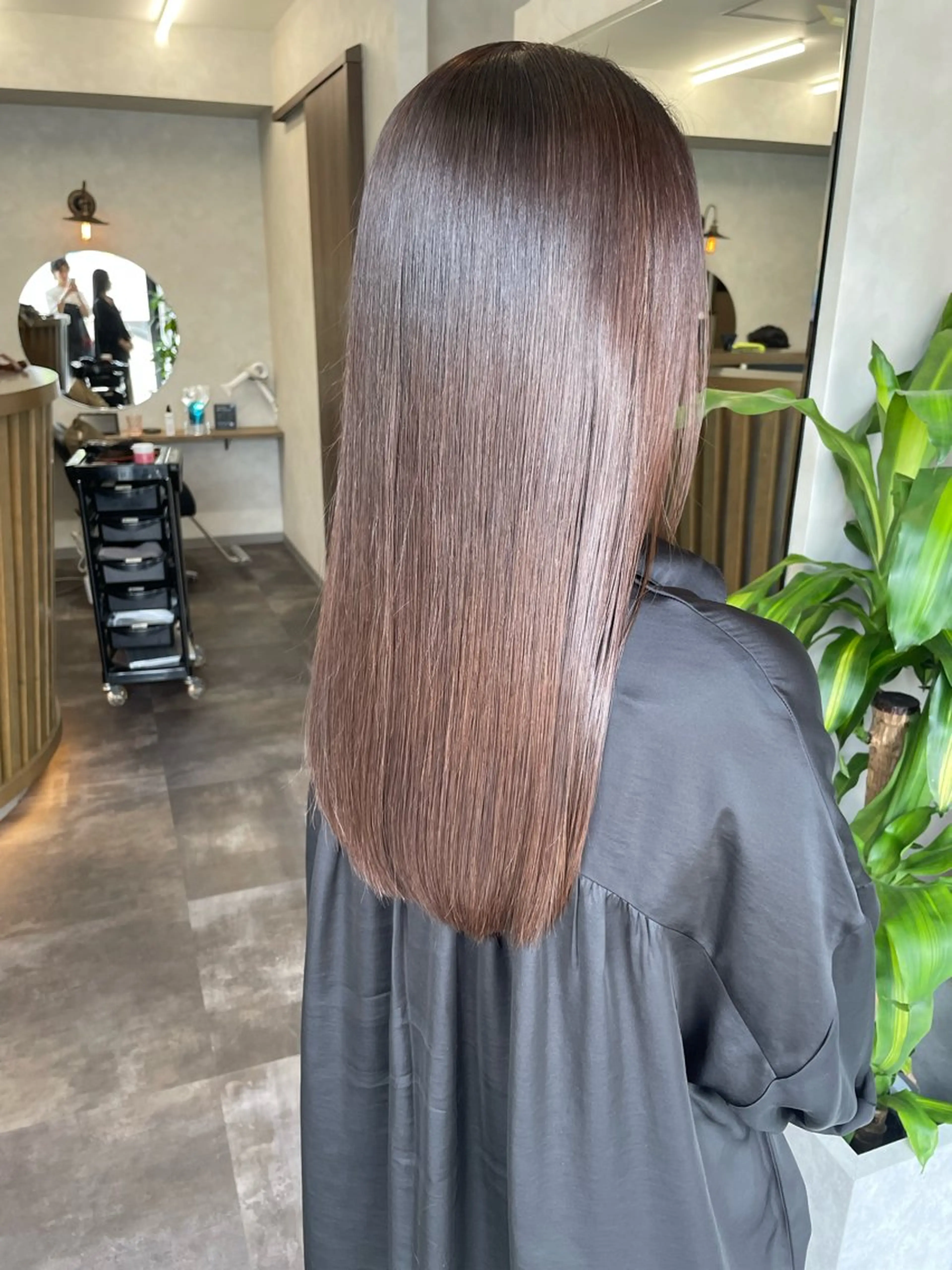 セミロング カット 縮毛矯正 【髪質改善】 【酸性ストレート】のヘアスタイル