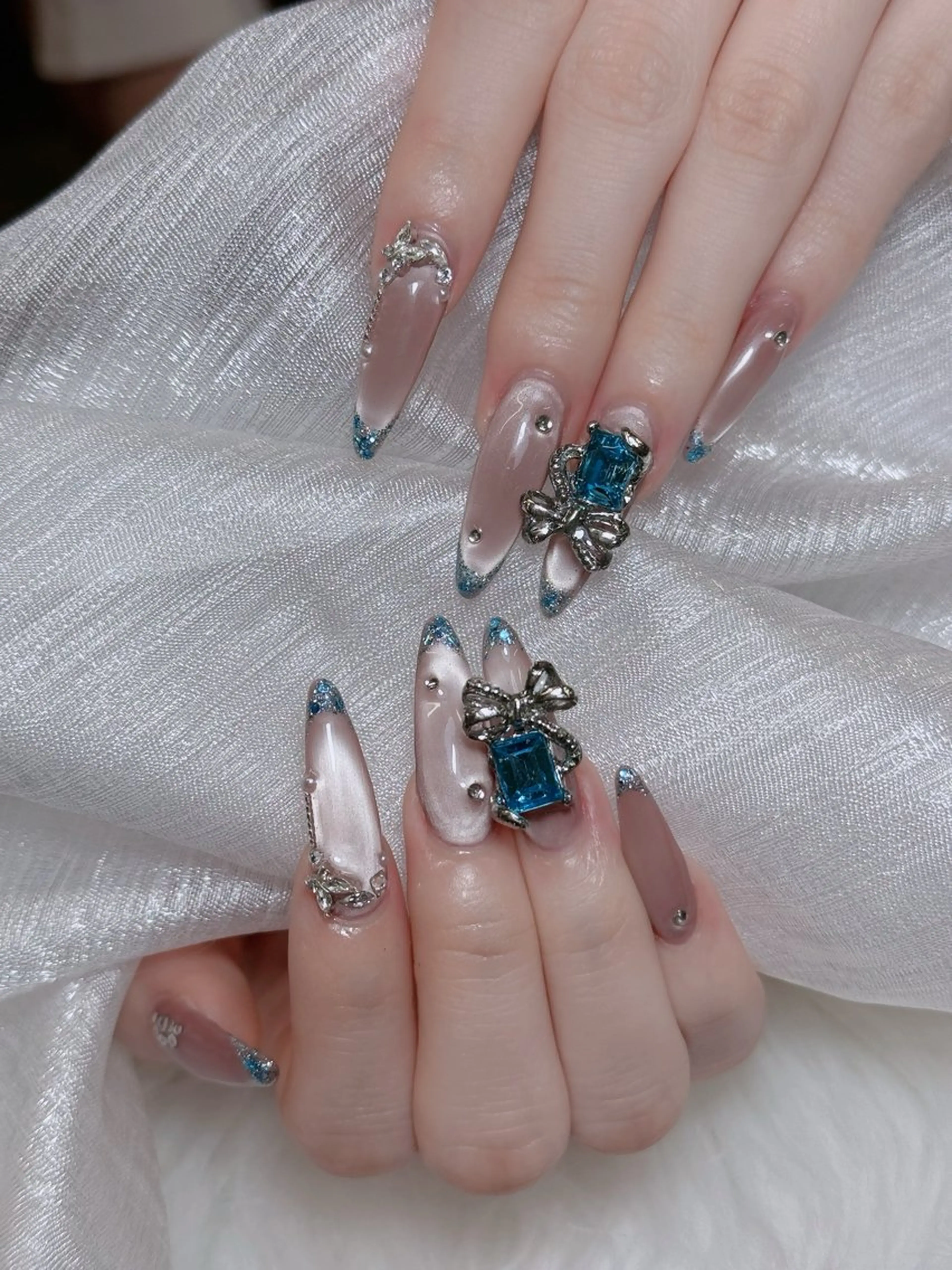 ネイル オーロラネイル チークネイル フットネイル フレンチネイル 韓国ネイル ハンドネイル Lumi Nail 新大久保3‘のネイルデザイン