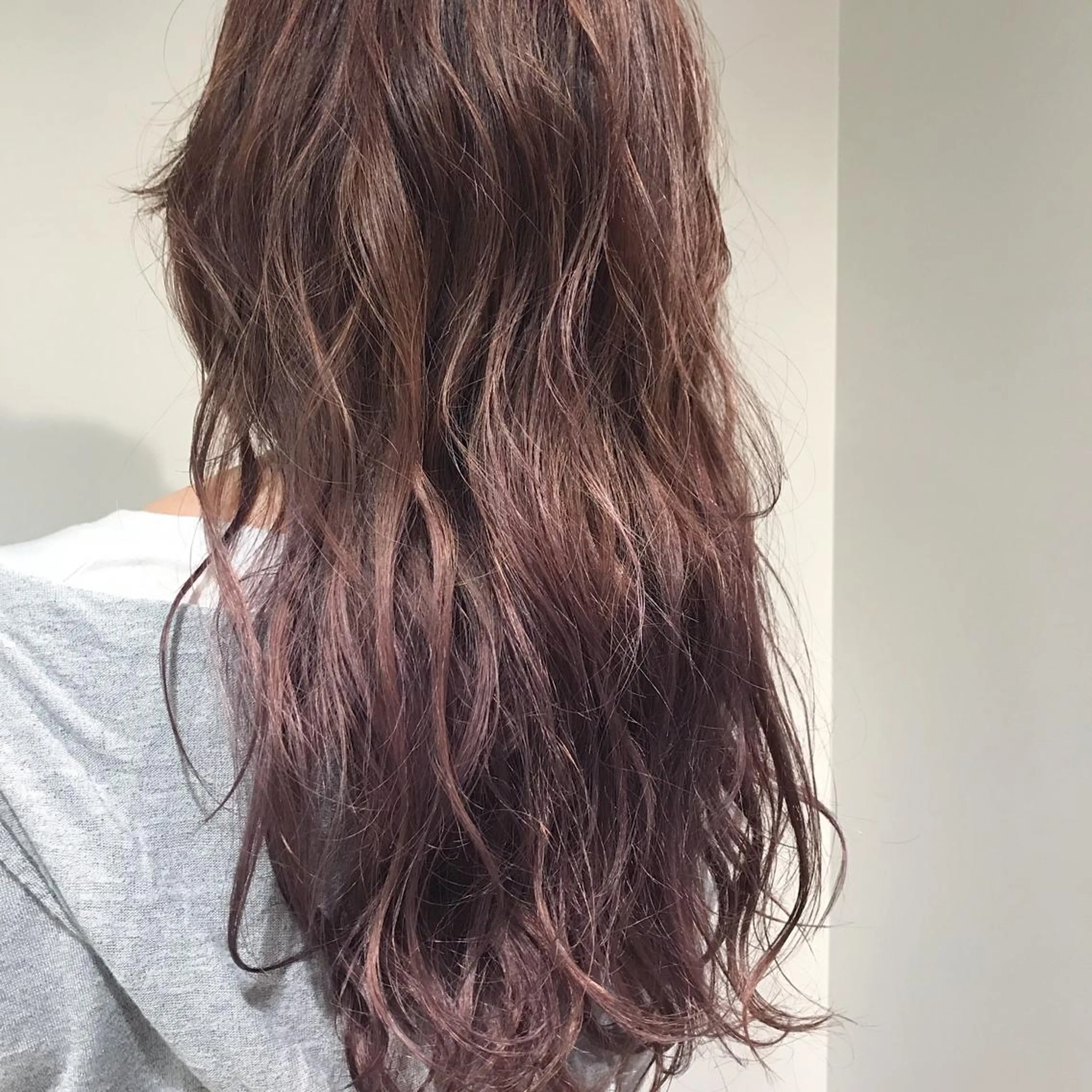 ロング カラー ヘアアレンジ ブリーチ グラデーションカラー ピンクカラー バイオレットカラー Zina渋谷エリア マネージャShionのヘアスタイル