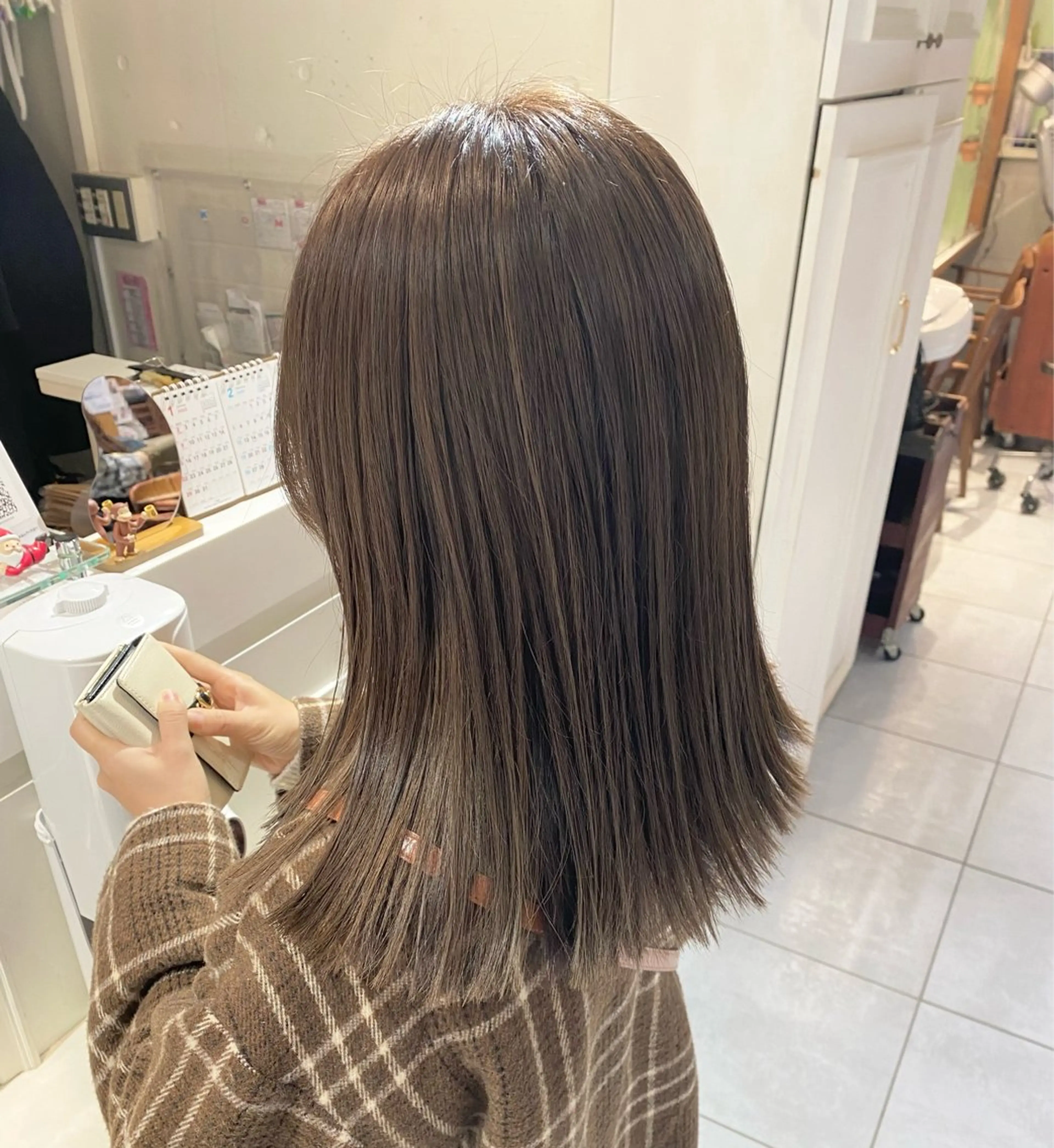 セミロング カラー 矢幡 栞菜のヘアスタイル