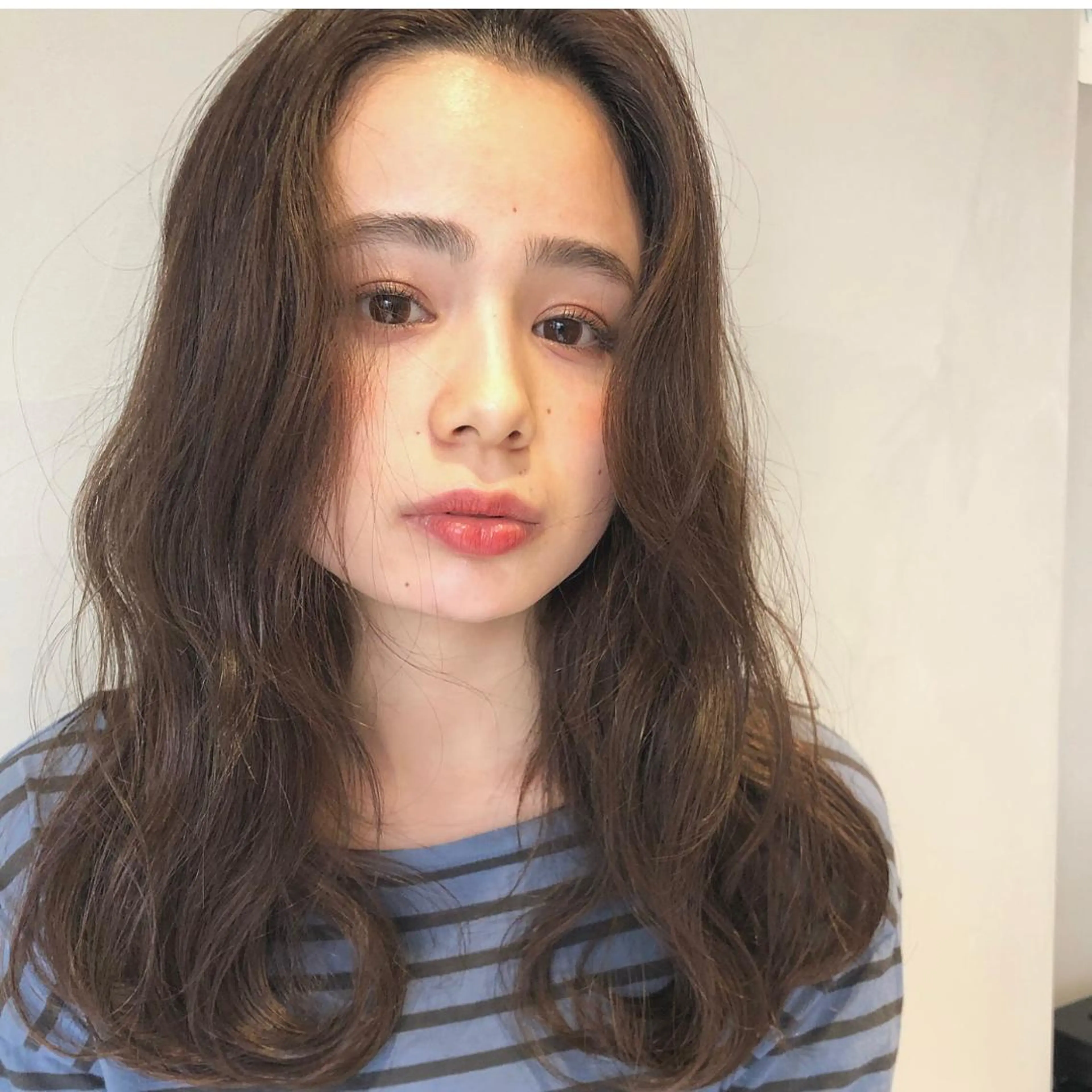 ロング ヘアカラー トリートメント 荒木 依莉亜のヘアスタイル