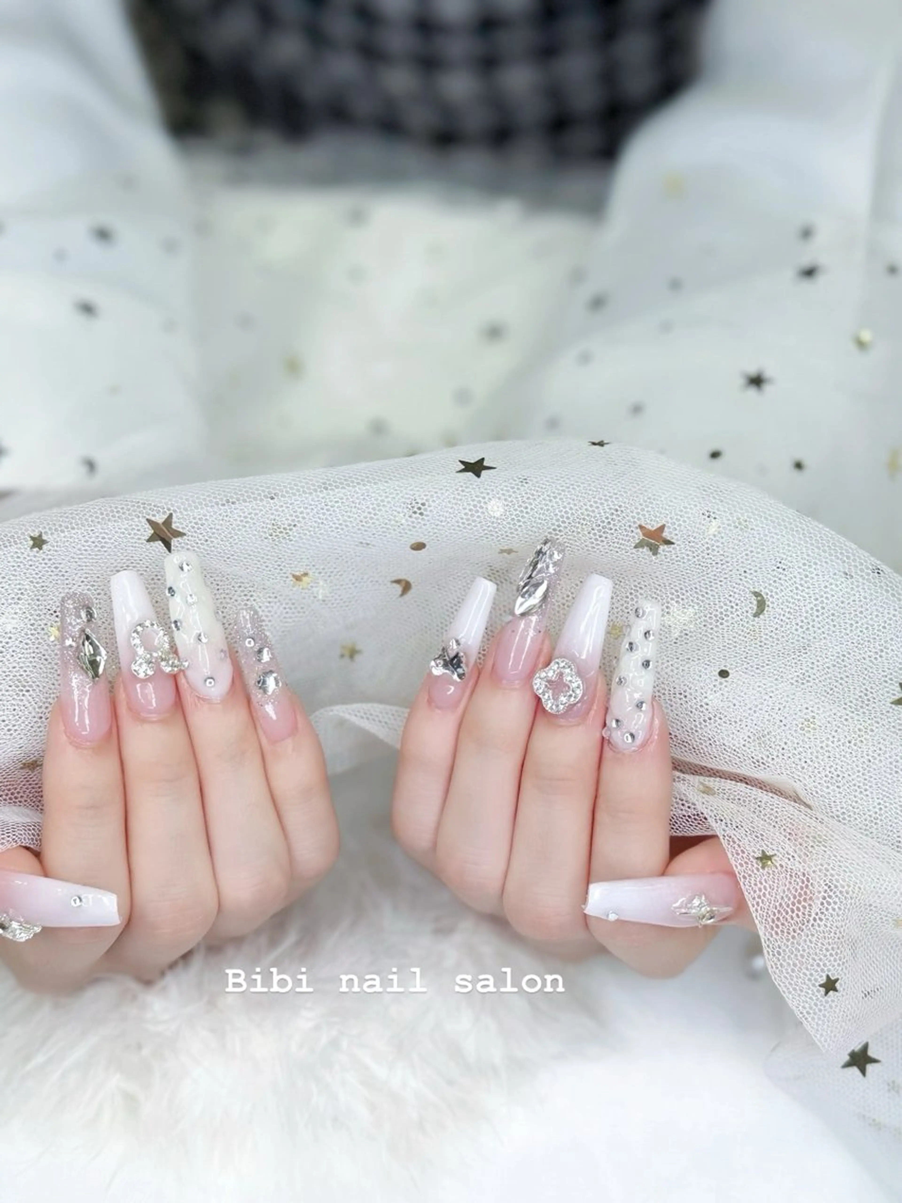 セミロング ハンドネイル Bibi beauty spa Osaka所属・Bibi nail Osakaのネイルデザイン